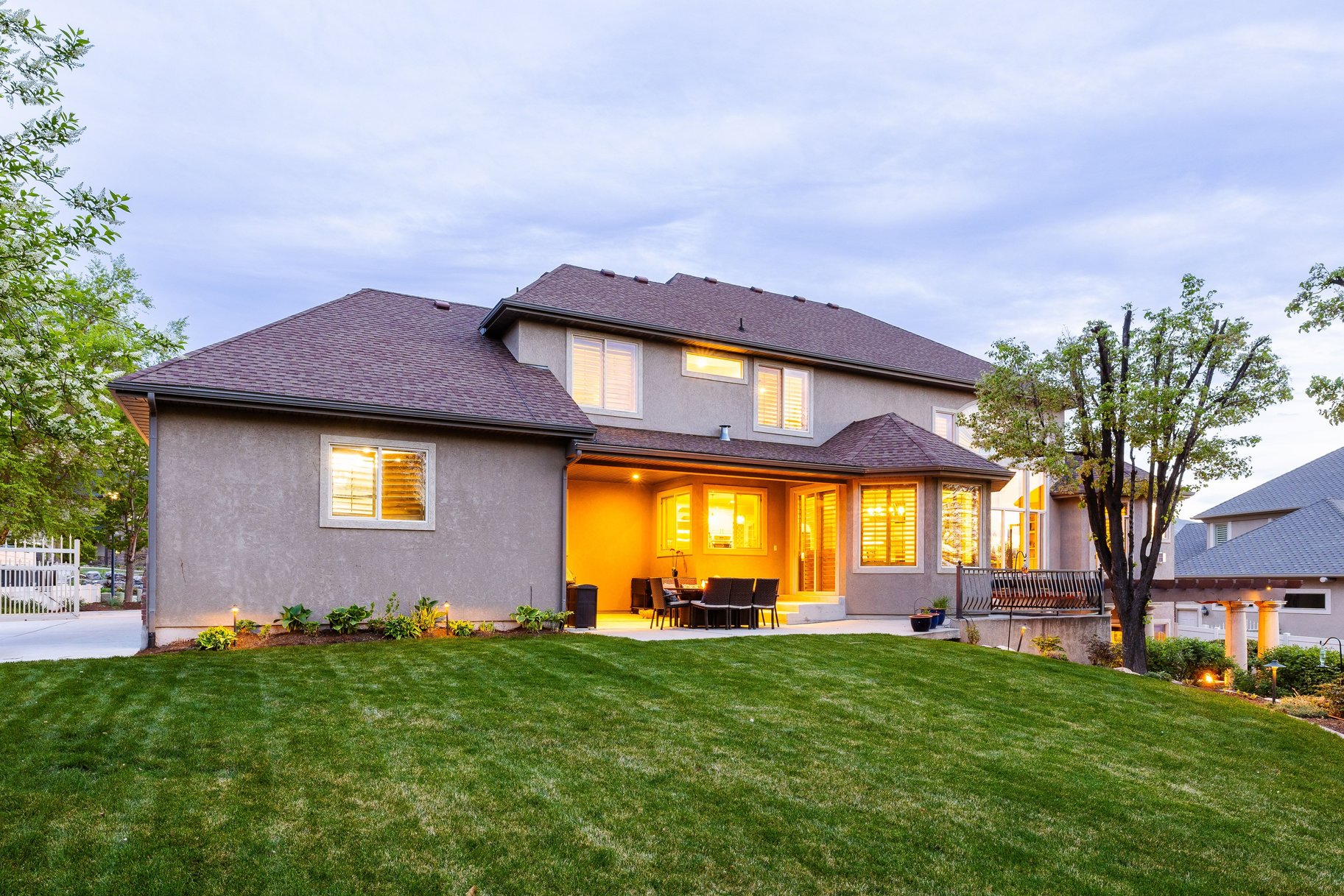  Custom 2-Story Parade Home with Dolphin Bolderscape Grotto Pool & 6 Car Garage - 物件實景