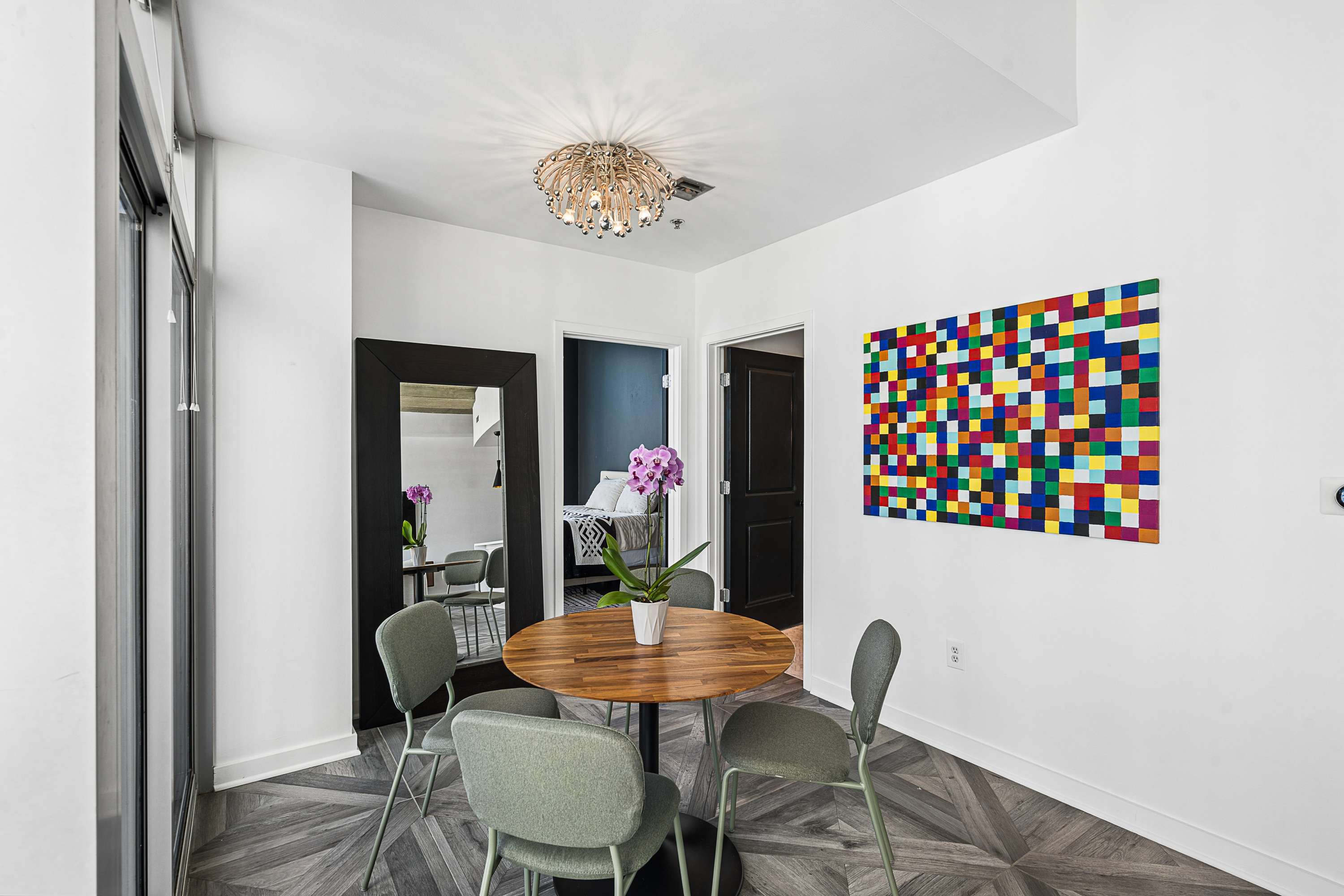  Beautifully Renovated Corner Residence at Metropolis North - 物件實景