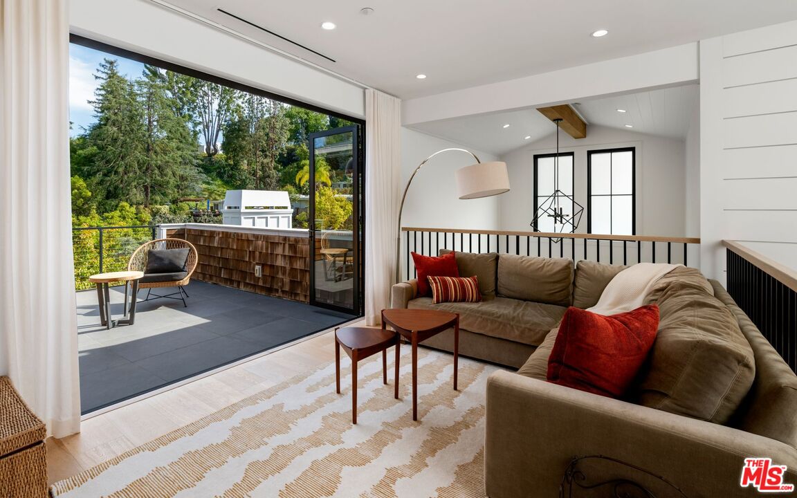 Encino, California, 91436, United States, 6 Bedrooms Bedrooms, ,7 BathroomsBathrooms,Residential,For Sale,1896144
