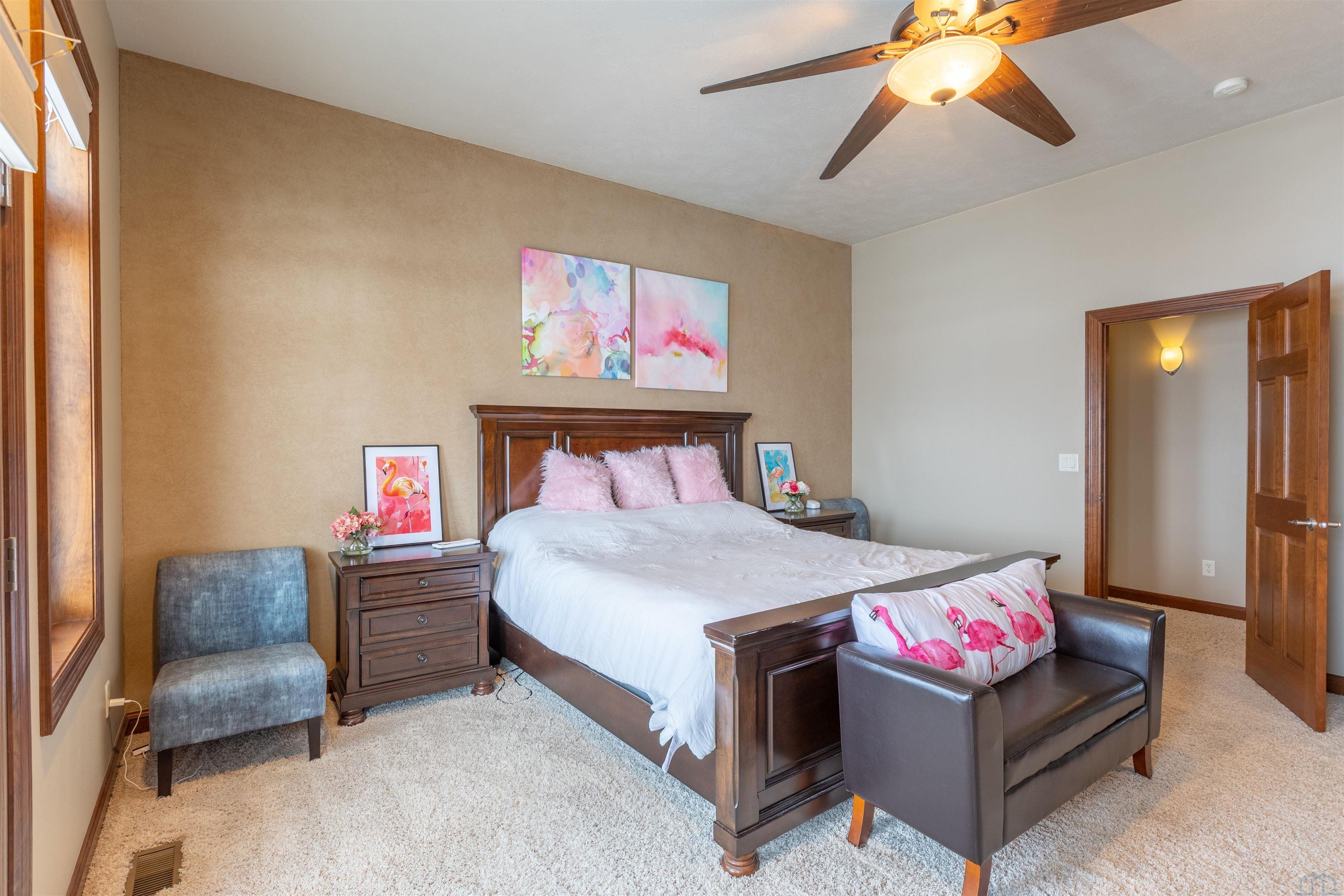 Sioux City, Iowa, 51106, United States, 5 Bedrooms Bedrooms, ,4 BathroomsBathrooms,Residential,For Sale,2002459