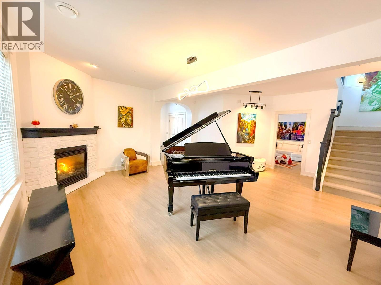 VERNON, British Columbia, V1H 1Y5, CA, 4 Bedrooms Bedrooms, ,2 BathroomsBathrooms,Residential,For Sale,1948063