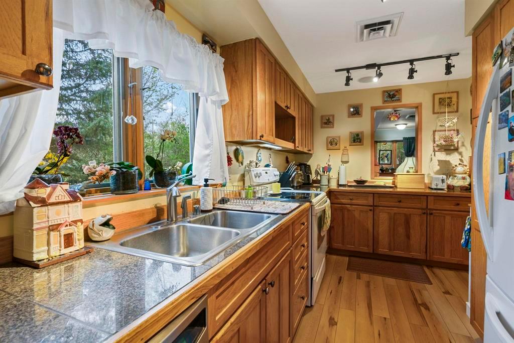 Durango, Colorado, 81301, United States, 3 Bedrooms Bedrooms, ,2 BathroomsBathrooms,Residential,For Sale,1794547