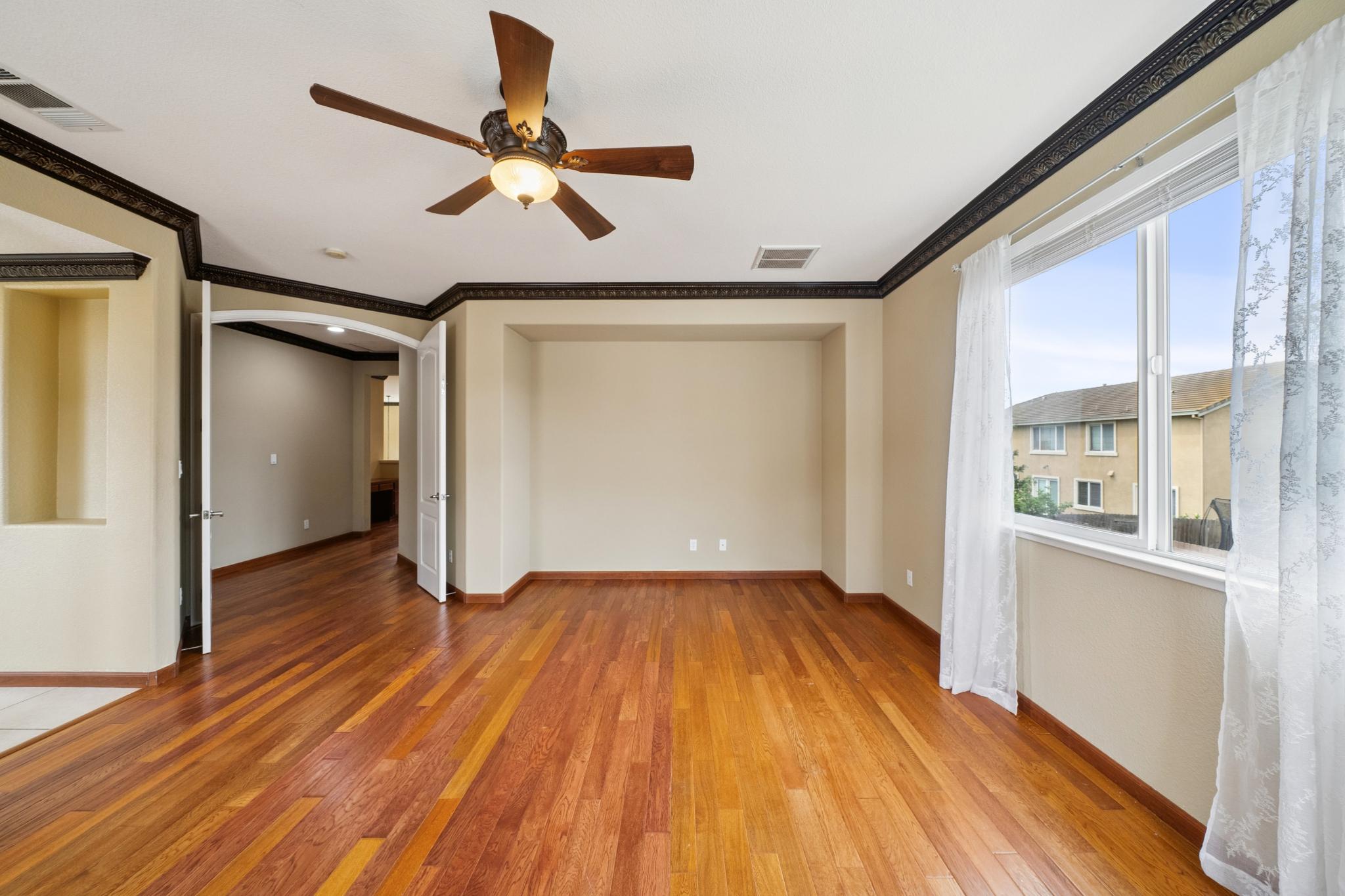  Gorgeous Two-Story Oakley Home - 物件實景