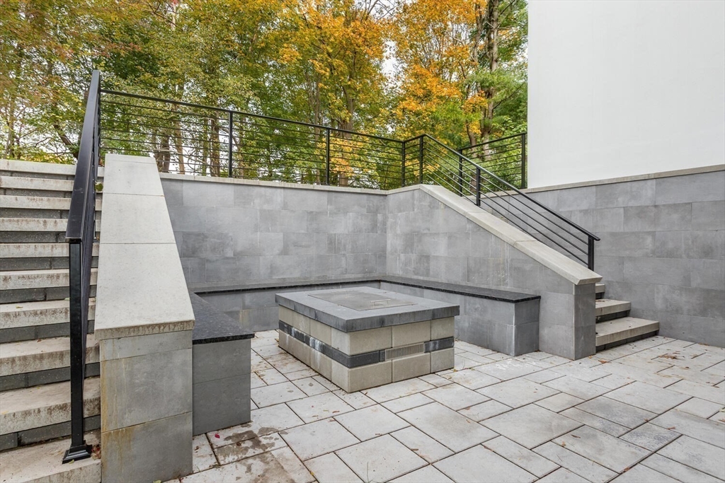 Needham, Massachusetts, 02494, United States, 5 Bedrooms Bedrooms, ,6 BathroomsBathrooms,Residential,For Sale,1991306