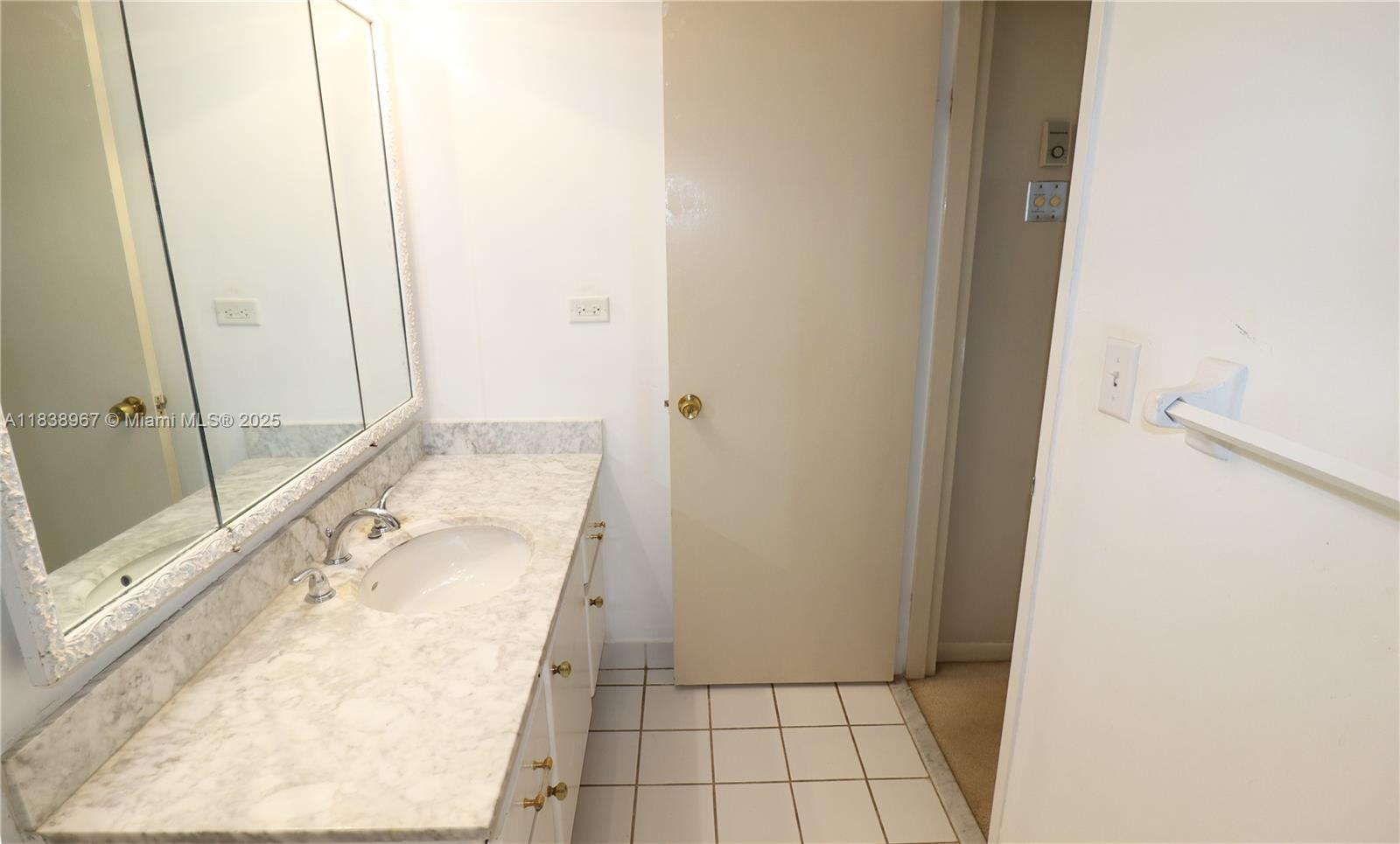 Miami Beach, Florida, 33140, United States, 2 Bedrooms Bedrooms, ,2 BathroomsBathrooms,Residential,For Sale,1890923