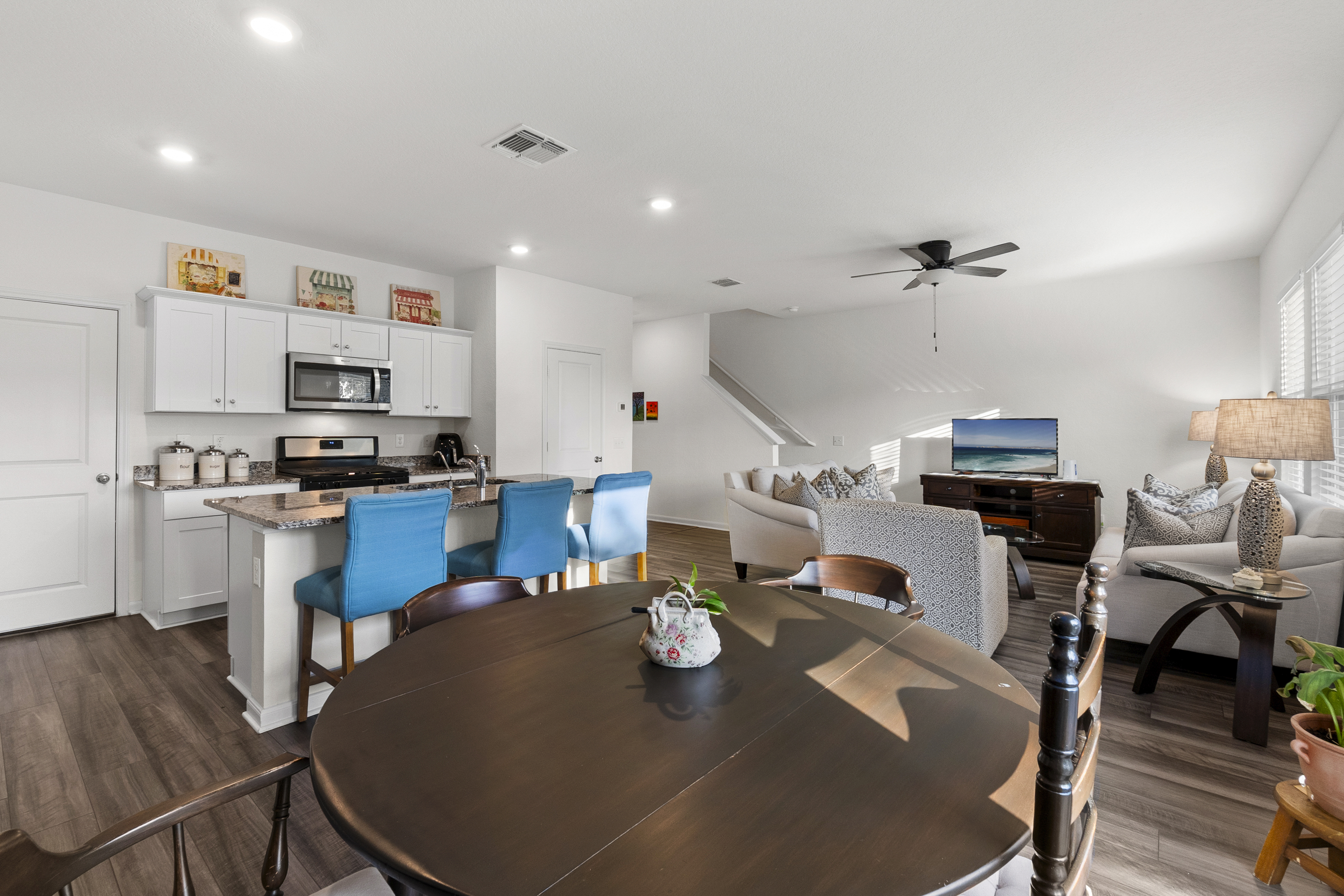  Spacious Living with Modern Upgrades - 物件實景