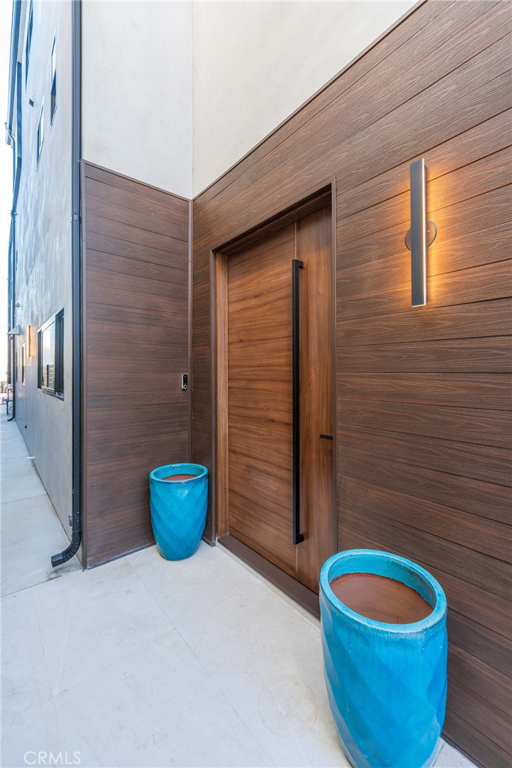 Huntington Beach, California, 92648, United States, 3 Bedrooms Bedrooms, ,5 BathroomsBathrooms,Residential,For Sale,2003455