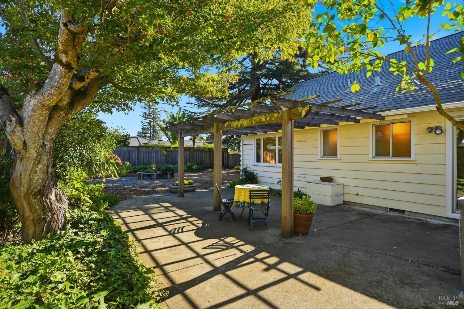 Santa Rosa, California, 95404, United States, 3 Bedrooms Bedrooms, ,2 BathroomsBathrooms,Residential,For Sale,1986551