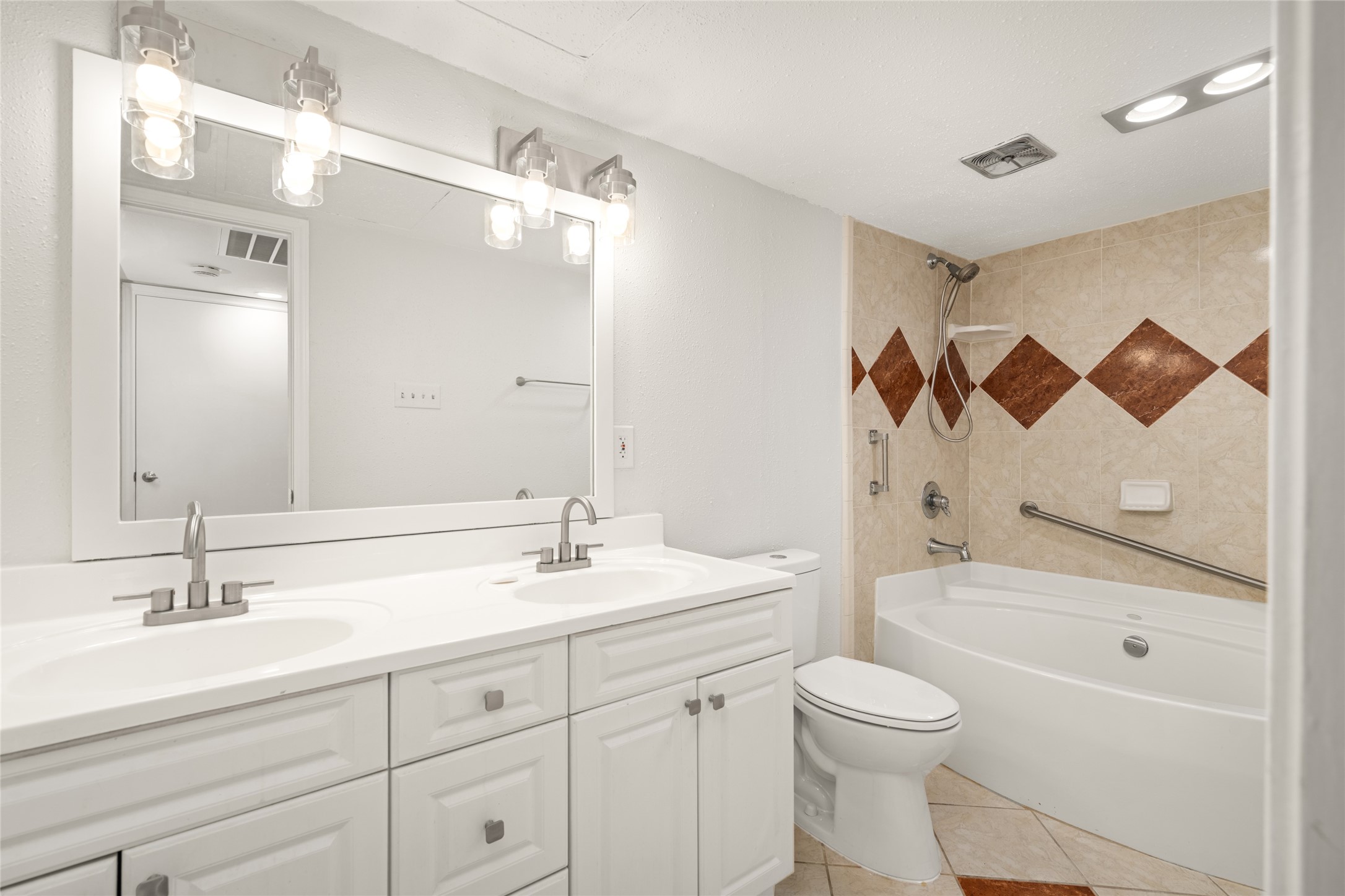  2238 S Piney Point Road #102 - 物件實景