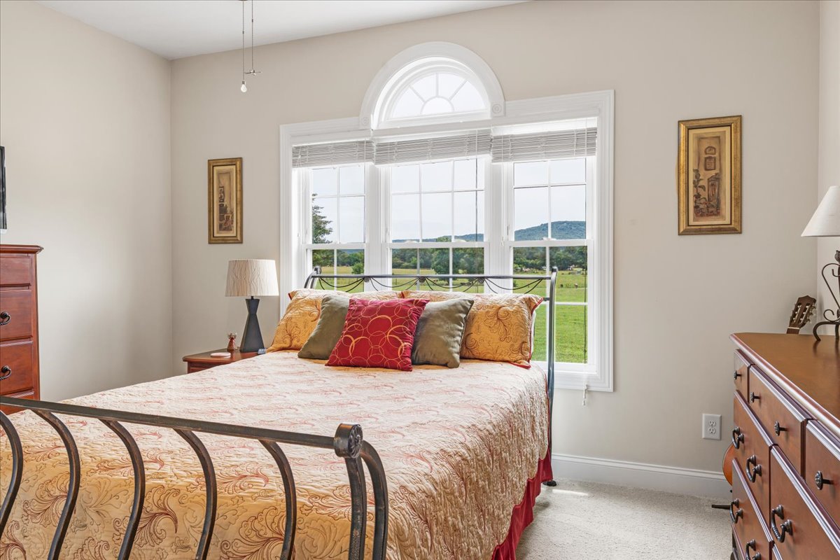 Winchester, Tennessee, 37398, United States, 4 Bedrooms Bedrooms, ,2 BathroomsBathrooms,Residential,For Sale,1921635