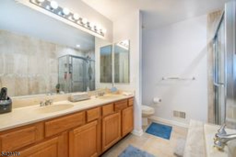 Wayne Twp., New Jersey, 07470, United States, 3 Bedrooms Bedrooms, ,3 BathroomsBathrooms,Residential,For Sale,2037003