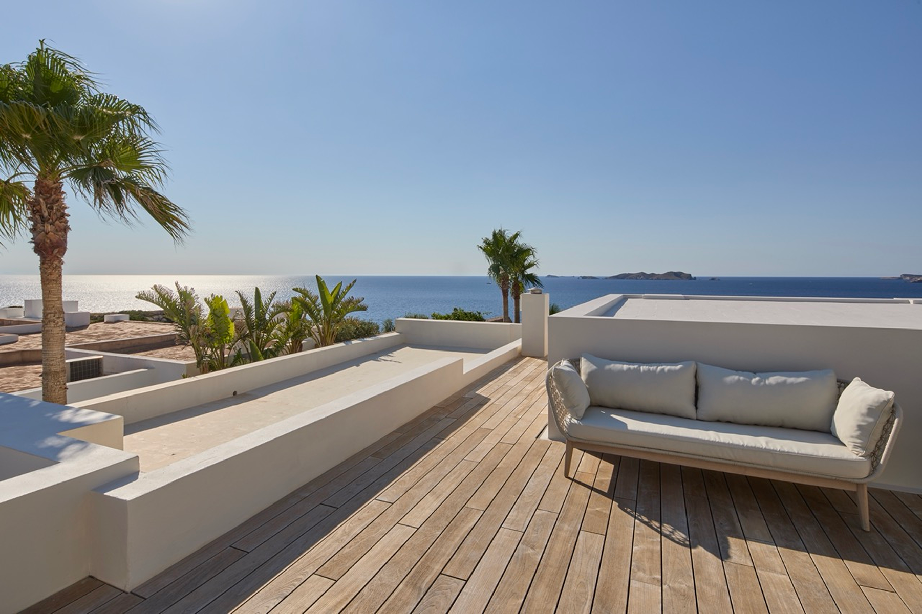  Villa on the beachfront in Caló d