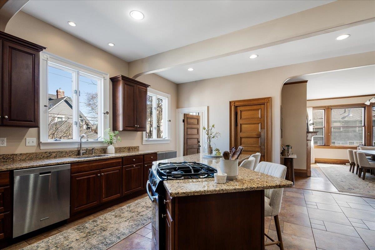 Manchester, New Hampshire, 03104, United States, 5 Bedrooms Bedrooms, ,6 BathroomsBathrooms,Residential,For Sale,1779351