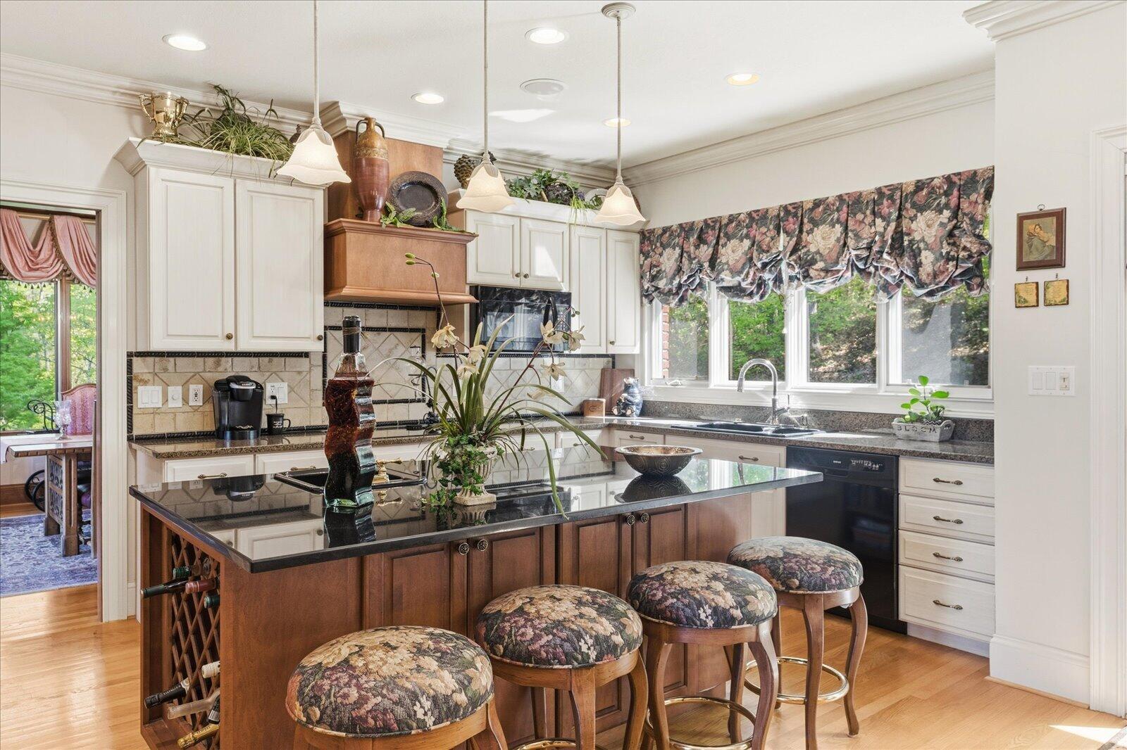 Guild, Tennessee, 37340, United States, 4 Bedrooms Bedrooms, ,5 BathroomsBathrooms,Residential,For Sale,2040612