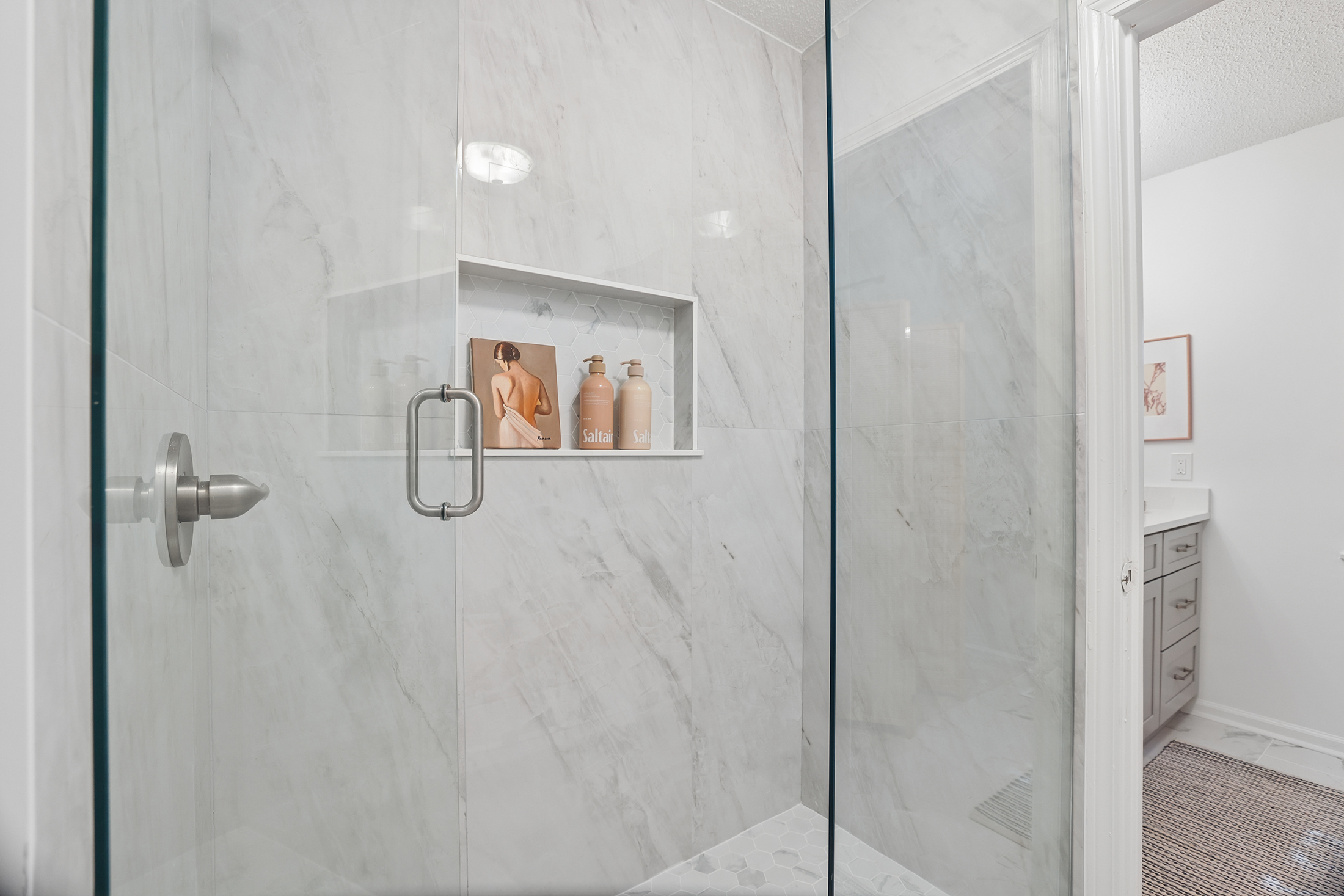  Designer Finishes, Abundant Natural Light and Outstanding Storage - 物件實景
