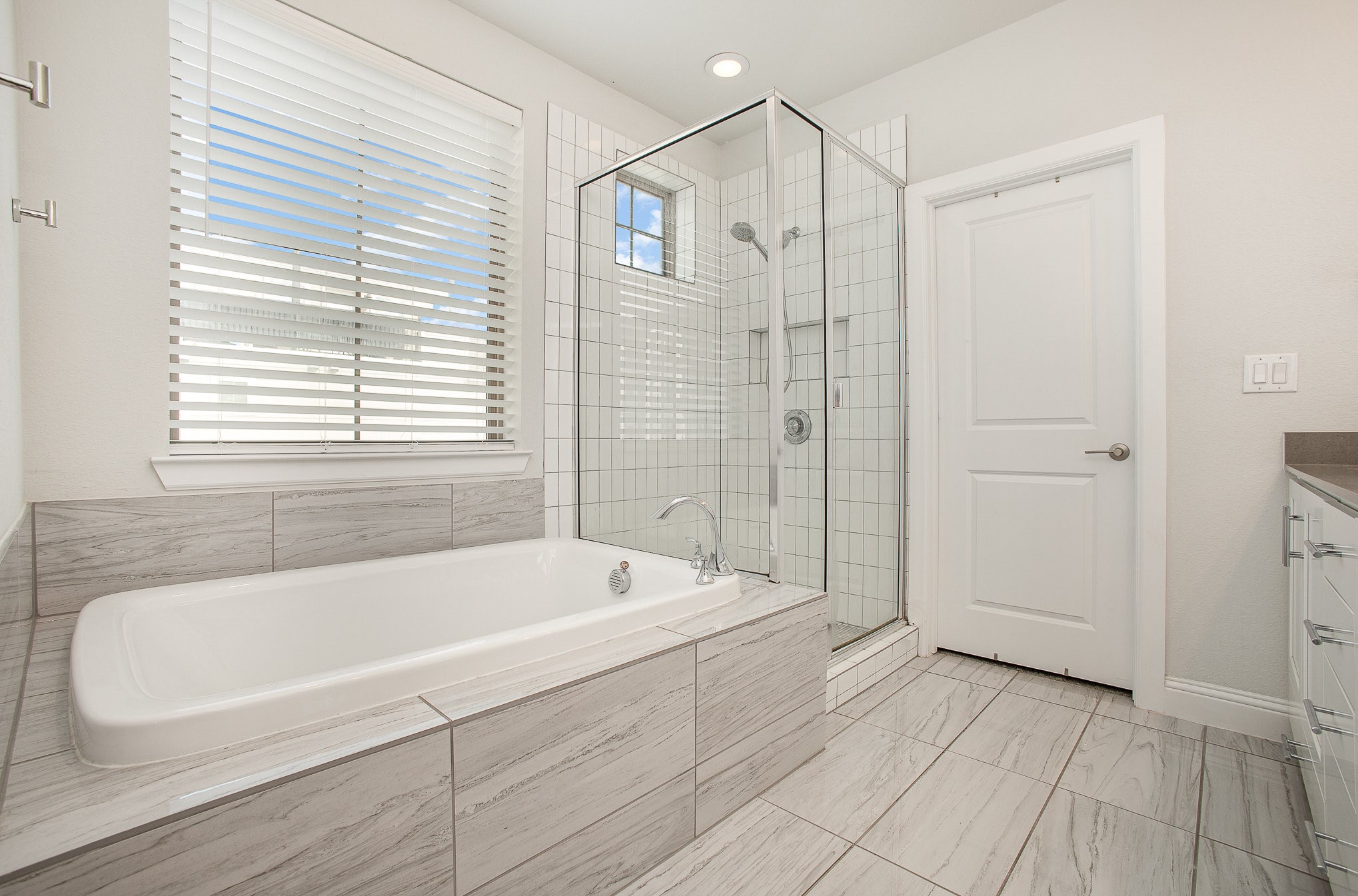 Dallas, Texas, 75212, United States, 3 Bedrooms Bedrooms, ,4 BathroomsBathrooms,Residential,For Sale,1760798