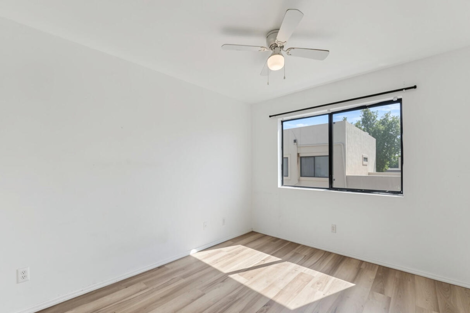  2573 W Monte Cristo Avenue  Phoenix, AZ - 物件實景