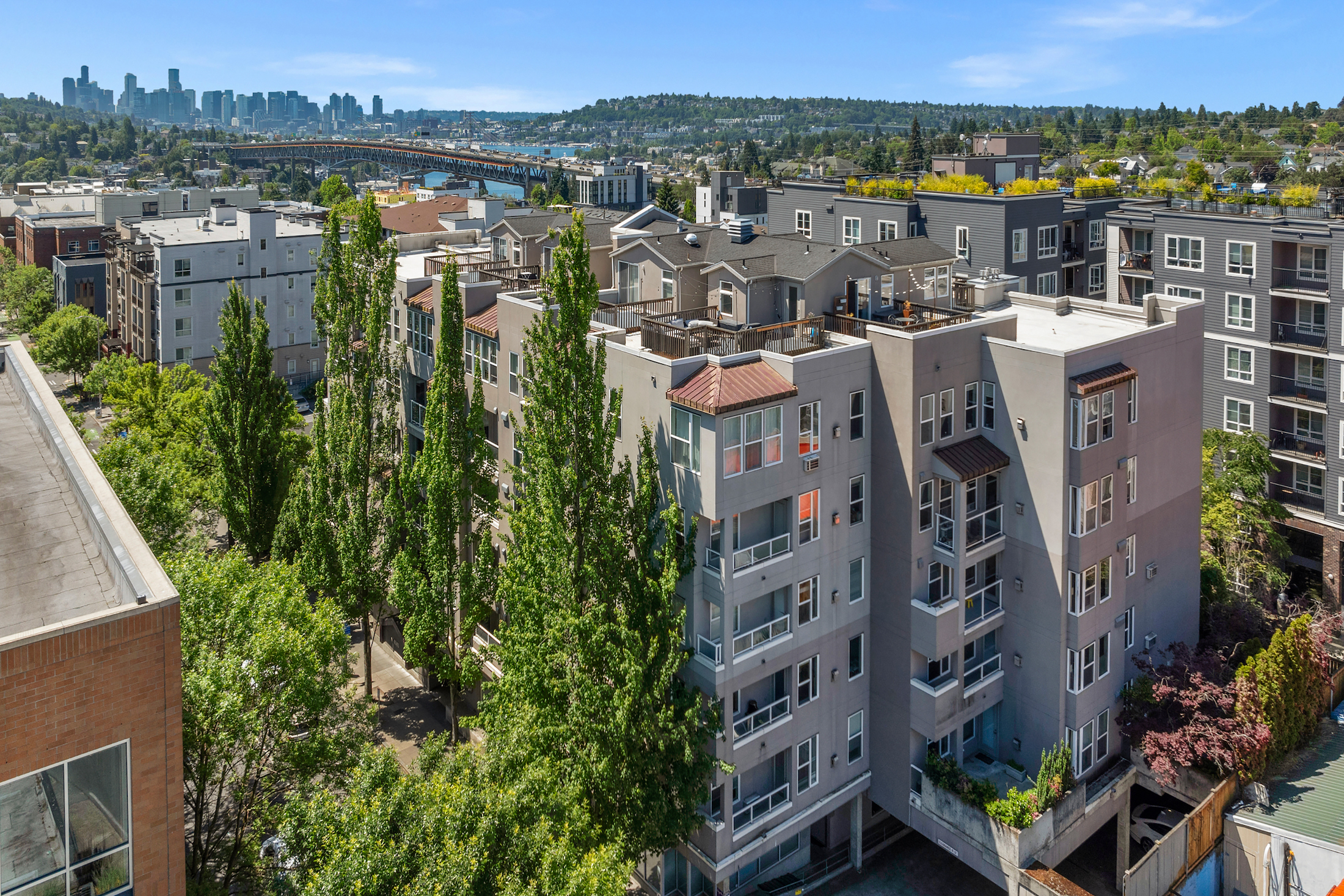  Immaculate University District Condo - 物件實景