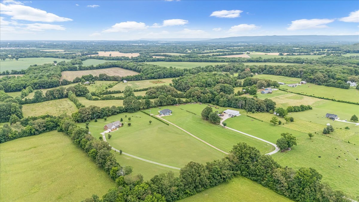 Winchester, Tennessee, 37398, United States, 4 Bedrooms Bedrooms, ,2 BathroomsBathrooms,Residential,For Sale,1921635
