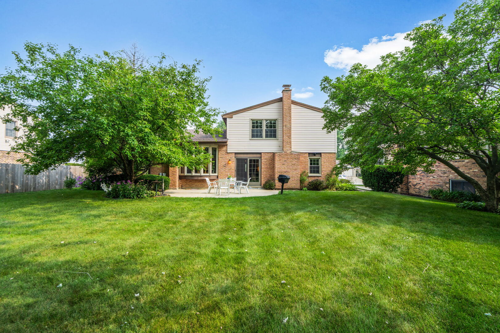 Arlington Heights, Illinois, 60004, United States, 3 Bedrooms Bedrooms, ,3 BathroomsBathrooms,Residential,For Sale,1939411