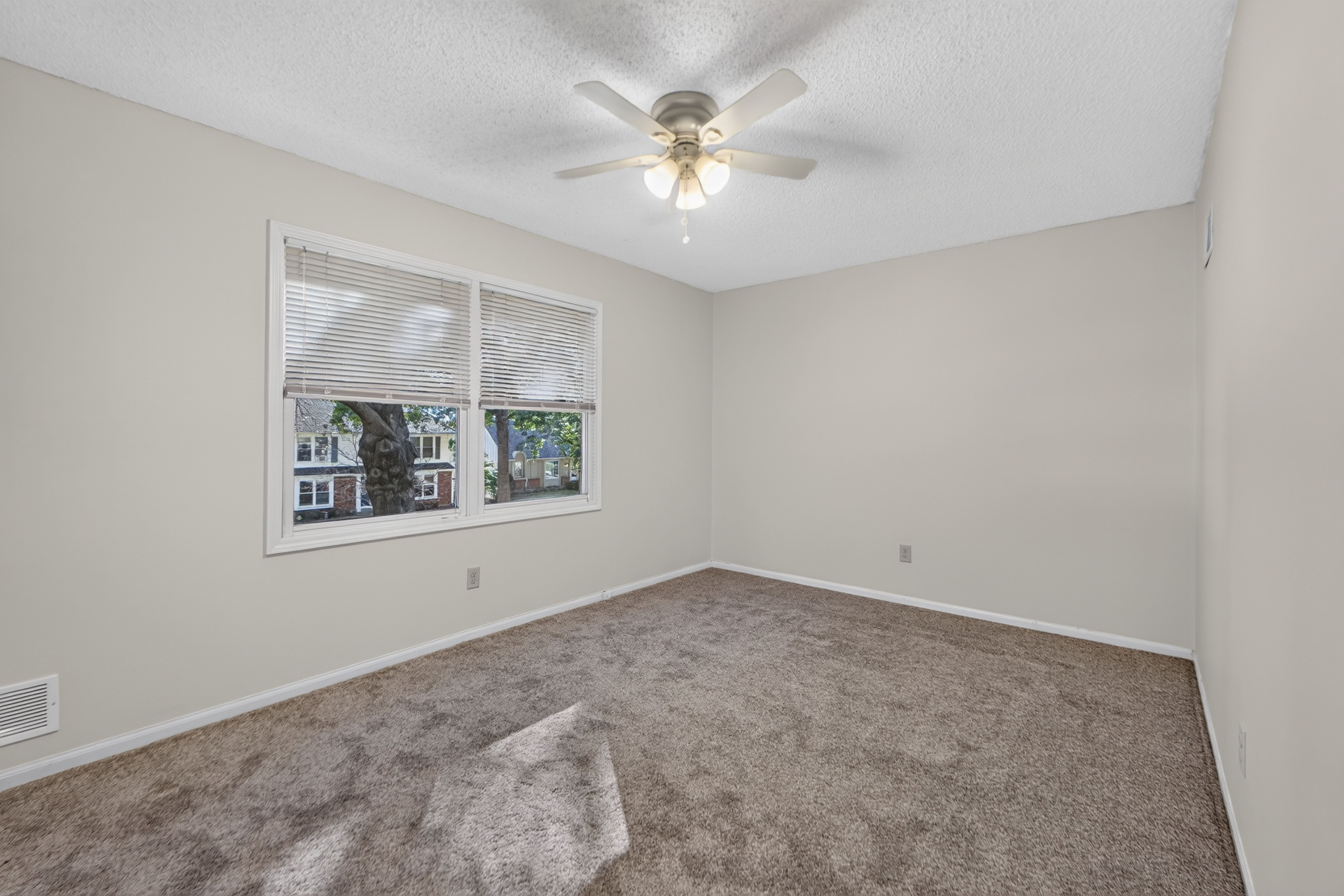  10228 Caenen Drive, Lenexa, KS 66215 - 物件實景