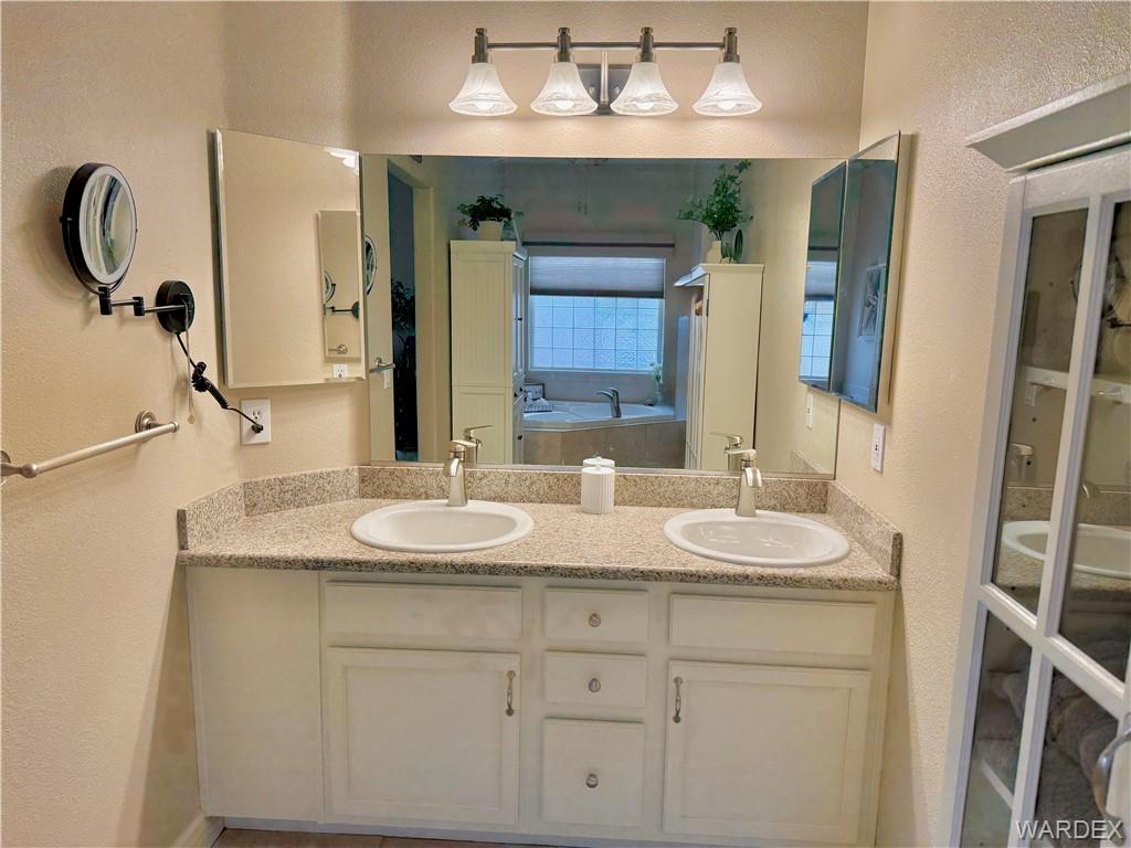 Kingman, Arizona, 86401, United States, 4 Bedrooms Bedrooms, ,2 BathroomsBathrooms,Residential,For Sale,2013264