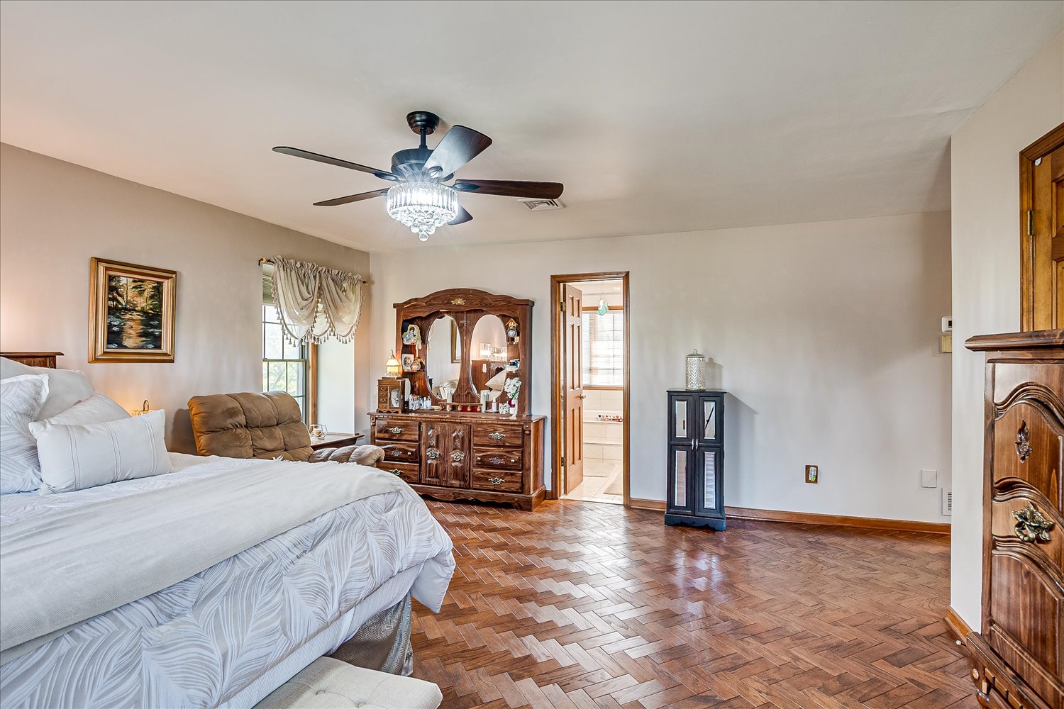 Eatontown, New Jersey, 07724, United States, 9 Bedrooms Bedrooms, ,4 BathroomsBathrooms,Residential,For Sale,1910757