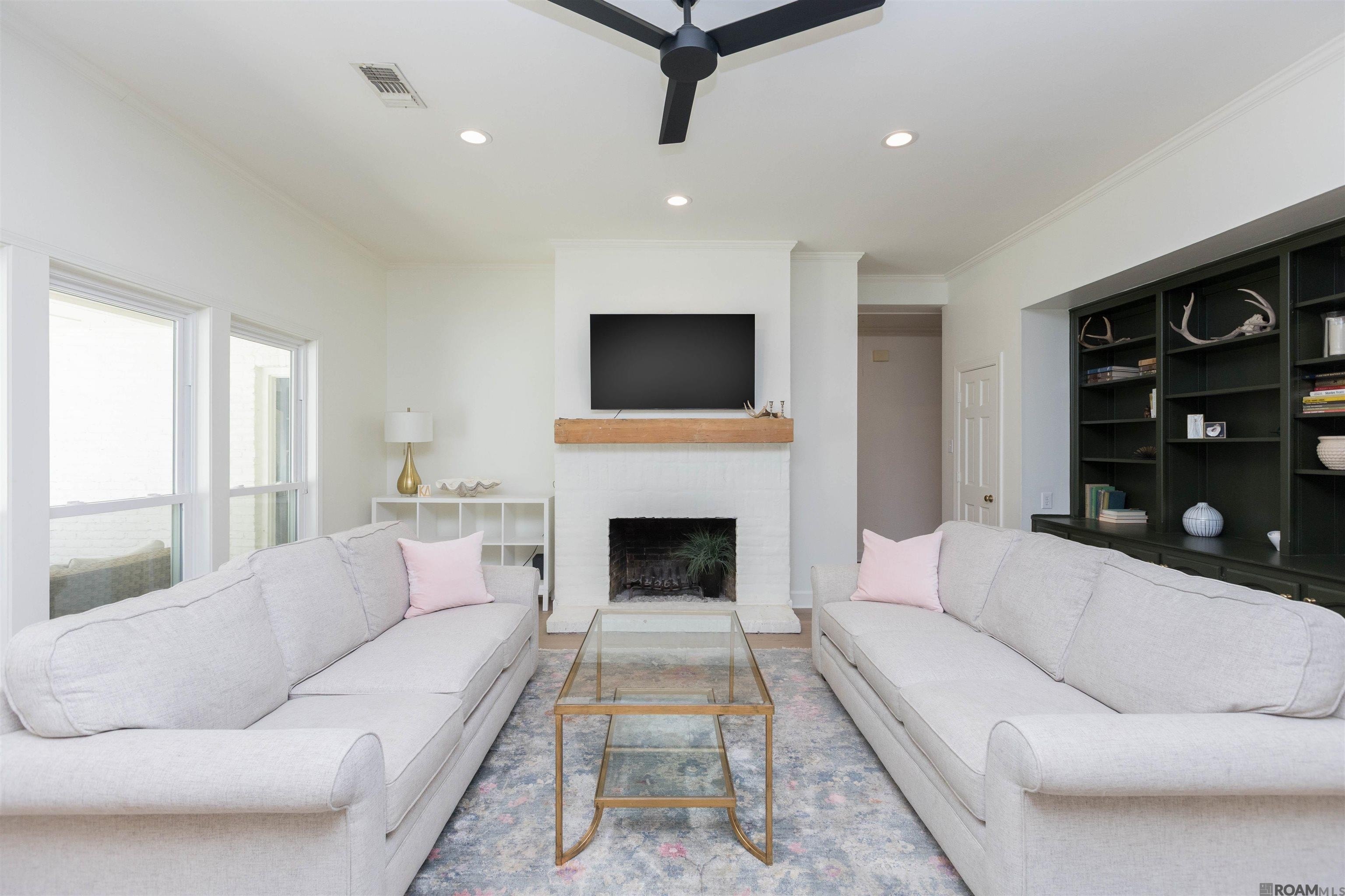 Baton Rouge, Louisiana, 70820, United States, 4 Bedrooms Bedrooms, ,3 BathroomsBathrooms,Residential,For Sale,1980276