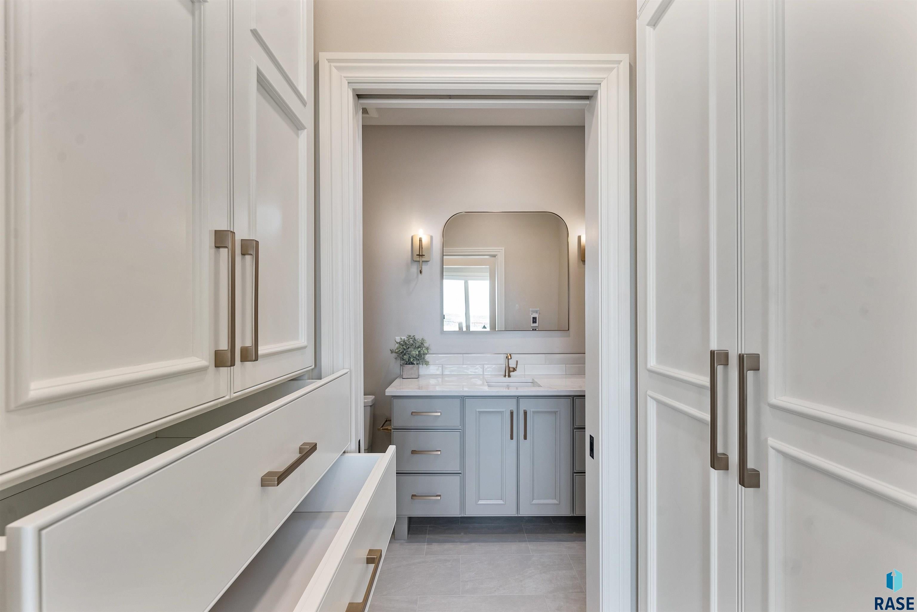 Sioux Falls, South Dakota, 57106, United States, ,Residential,For Sale,1986219