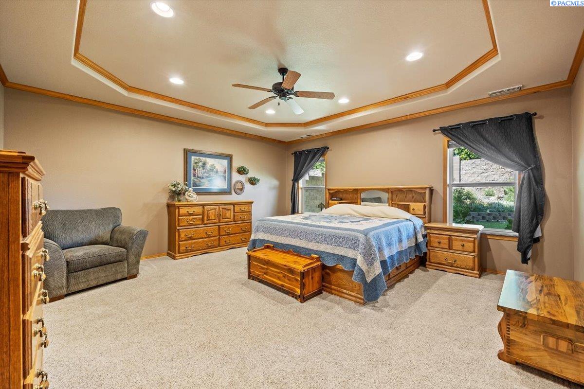 Richland, Washington, 99352, United States, 4 Bedrooms Bedrooms, ,2 BathroomsBathrooms,Residential,For Sale,1992938