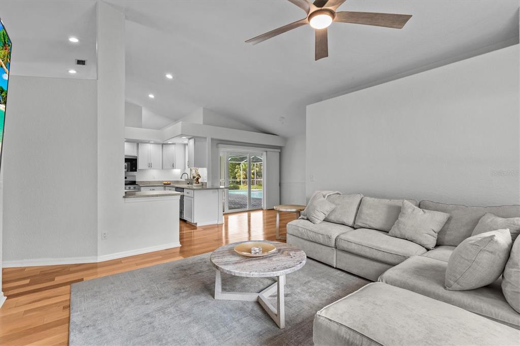 Tarpon Springs, Florida, 34689, United States, 3 Bedrooms Bedrooms, ,2 BathroomsBathrooms,Residential,For Sale,1941814