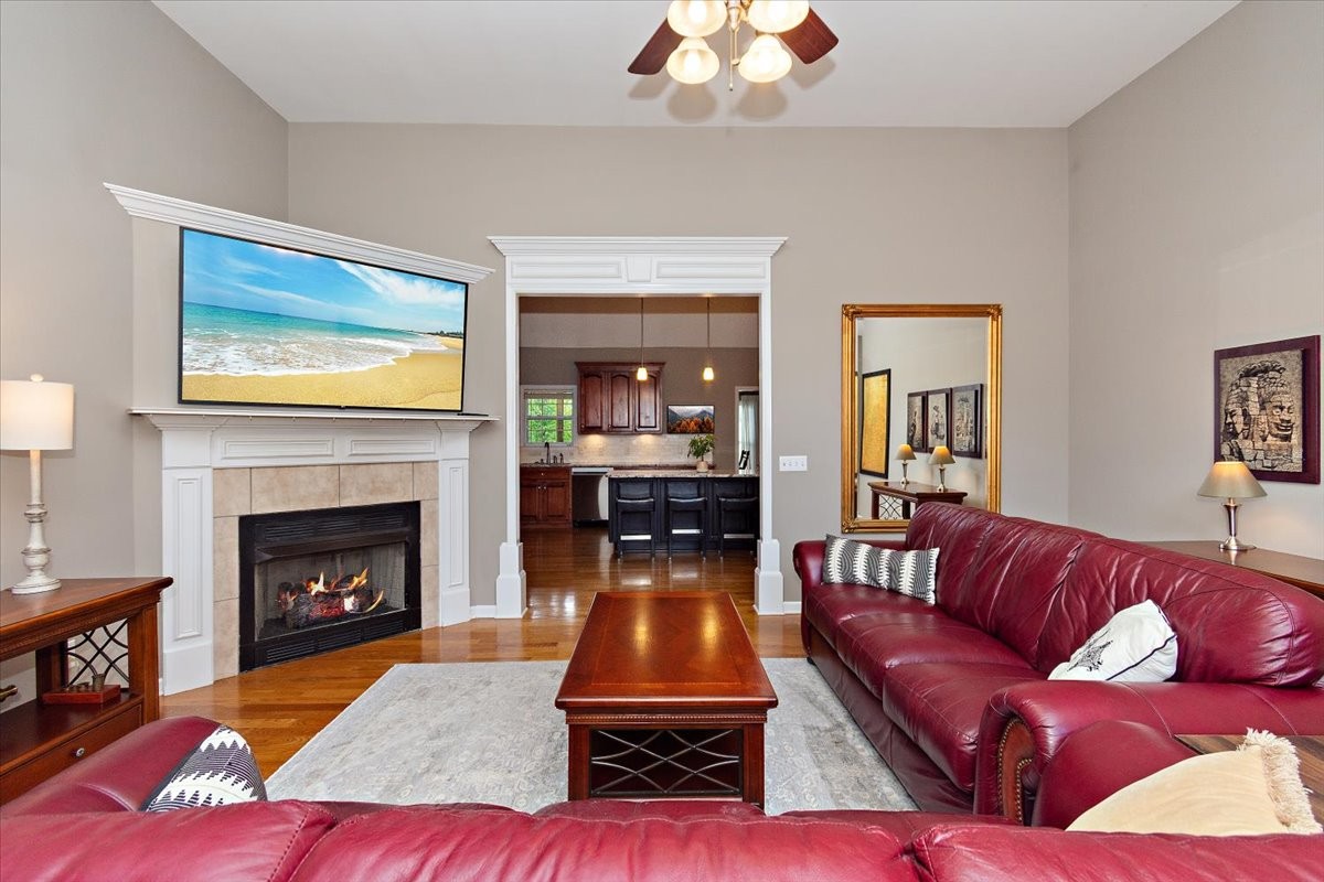 Columbia, Tennessee, 38401, United States, 4 Bedrooms Bedrooms, ,3 BathroomsBathrooms,Residential,For Sale,1897603