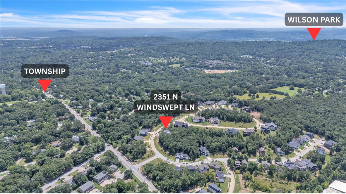 Fayetteville, Arkansas, 72703, United States, 4 Bedrooms Bedrooms, ,5 BathroomsBathrooms,Residential,For Sale,1902813