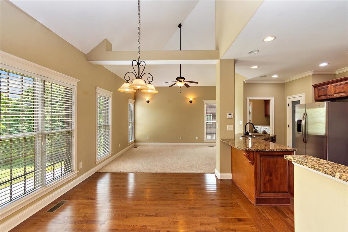 Clarksville, Tennessee, 37043, United States, 4 Bedrooms Bedrooms, ,4 BathroomsBathrooms,Residential,For Sale,1933080