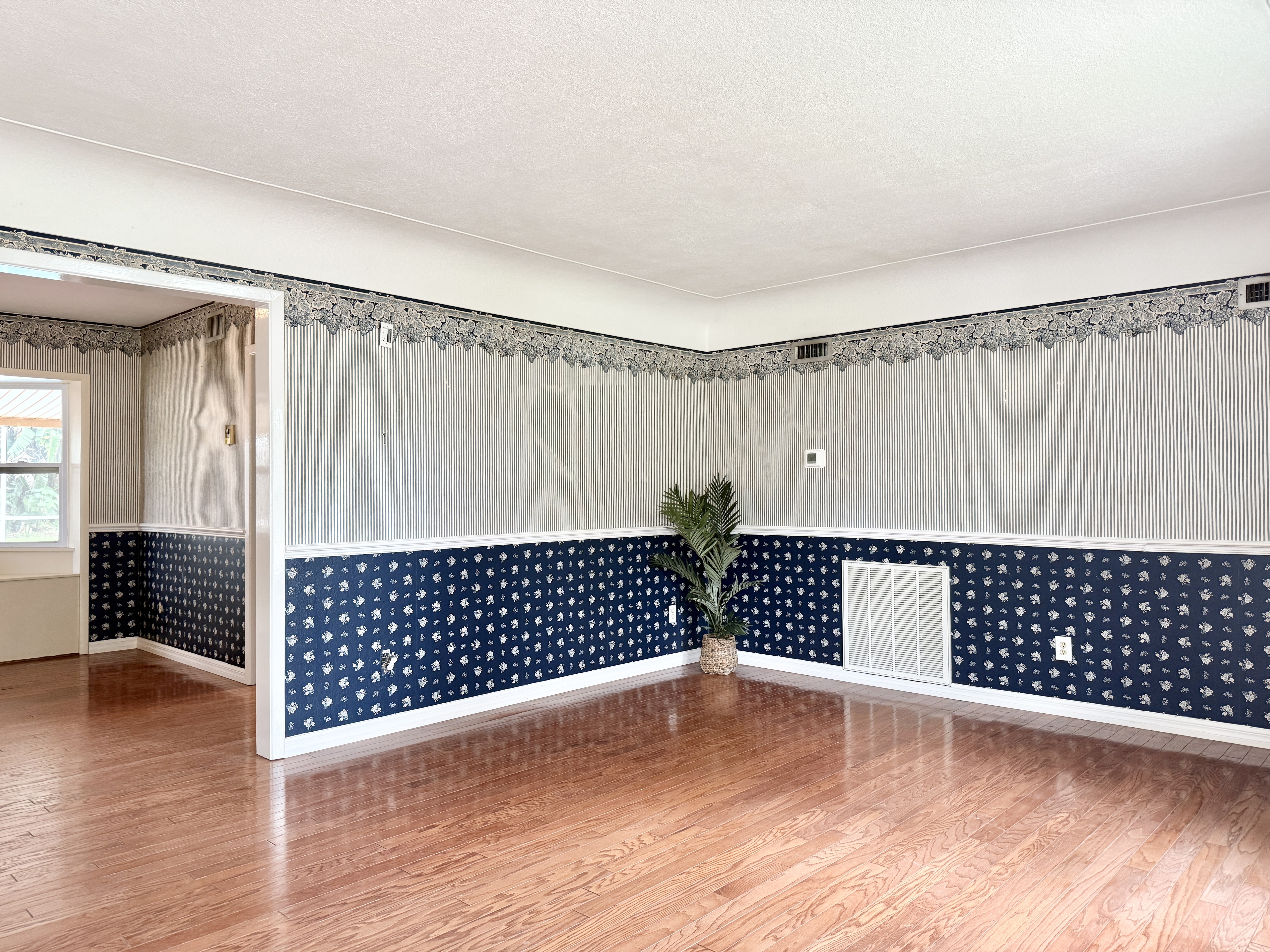 Tampa, Florida, 33618, United States, 3 Bedrooms Bedrooms, ,2 BathroomsBathrooms,Residential,For Sale,1931261