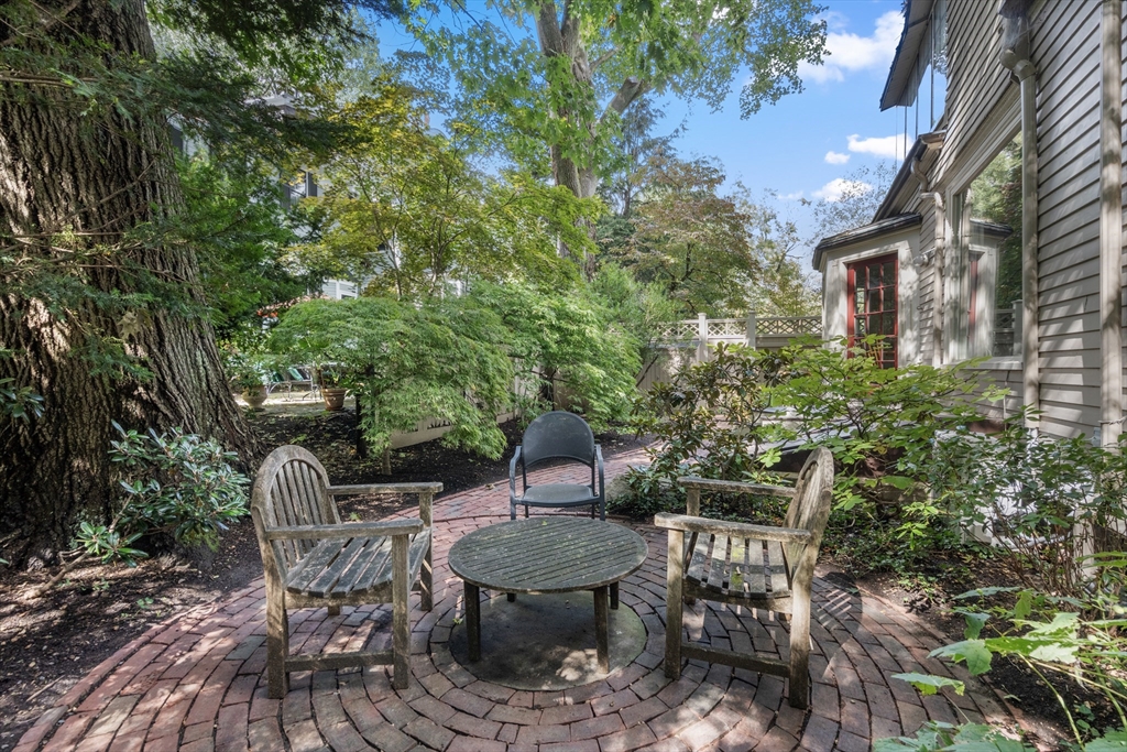 Cambridge, Massachusetts, 02138, United States, 6 Bedrooms Bedrooms, ,4 BathroomsBathrooms,Residential,For Sale,1957179