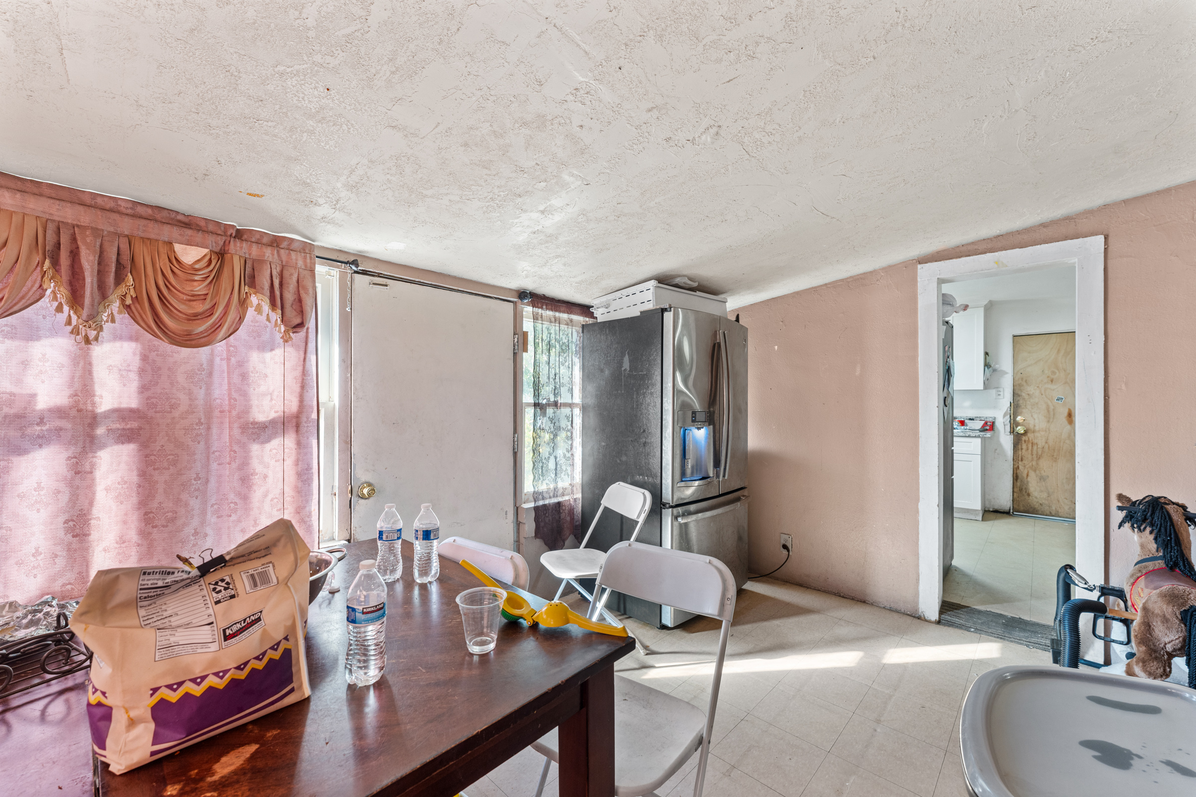 Fontana, California, 92336, United States, 7 Bedrooms Bedrooms, ,4 BathroomsBathrooms,Residential,For Sale,1988528