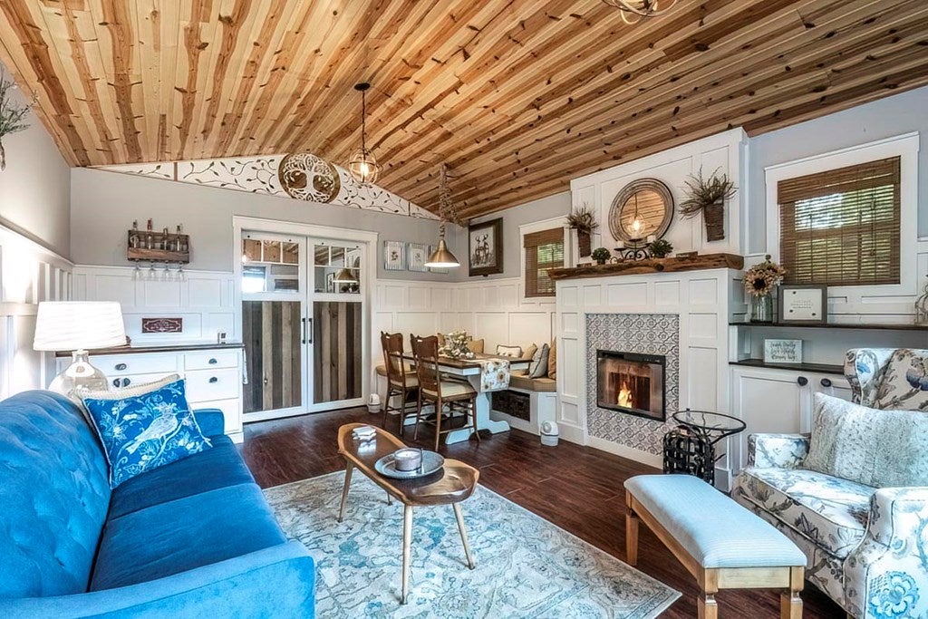 Morganton, Georgia, 30560, United States, 3 Bedrooms Bedrooms, ,4 BathroomsBathrooms,Residential,For Sale,1826410