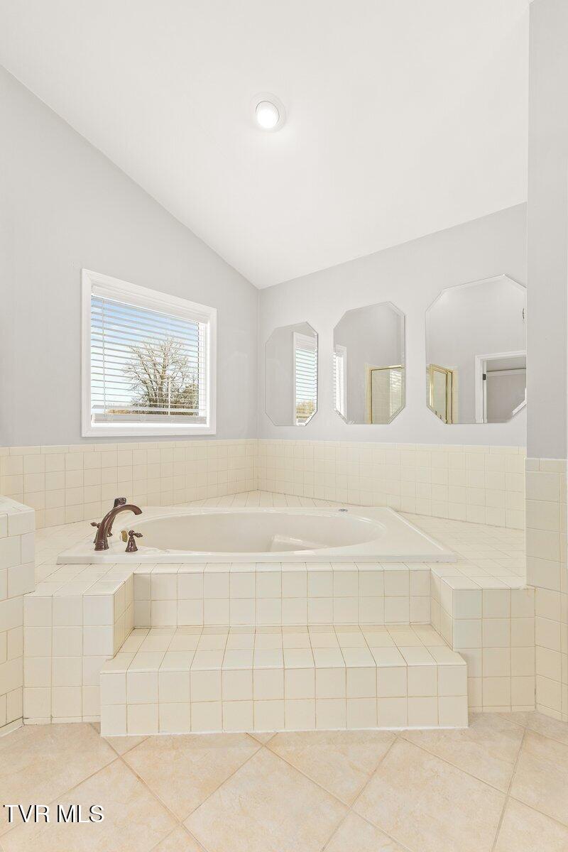 Gray, Tennessee, 37615, United States, 4 Bedrooms Bedrooms, ,3 BathroomsBathrooms,Residential,For Sale,1979136