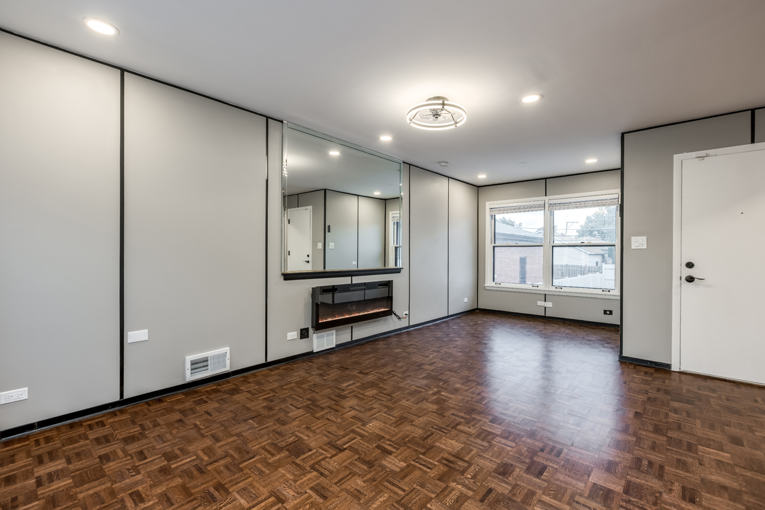 Skokie, Illinois, 60077, United States, 3 Bedrooms Bedrooms, ,2 BathroomsBathrooms,Residential,For Sale,1990753