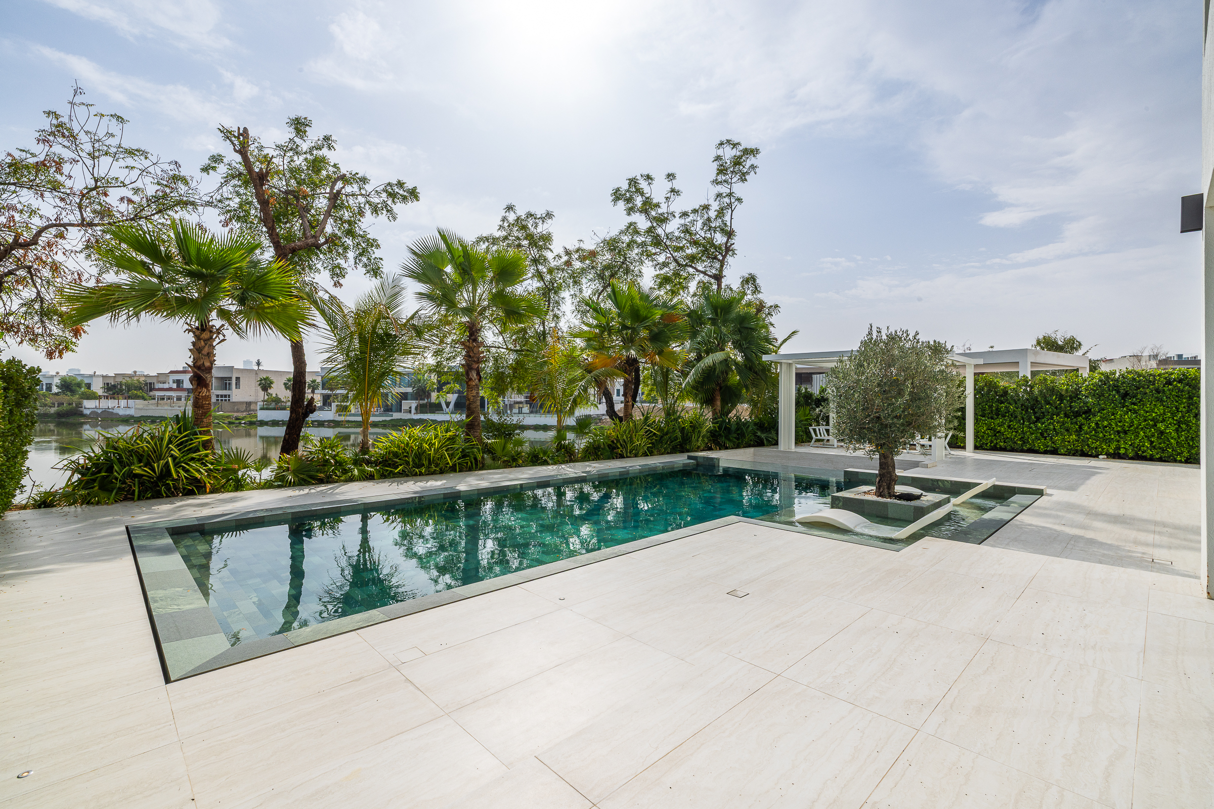  Exquisite Fully Furnished Lakefront Villa in Jumeirah Islands - 物件實景