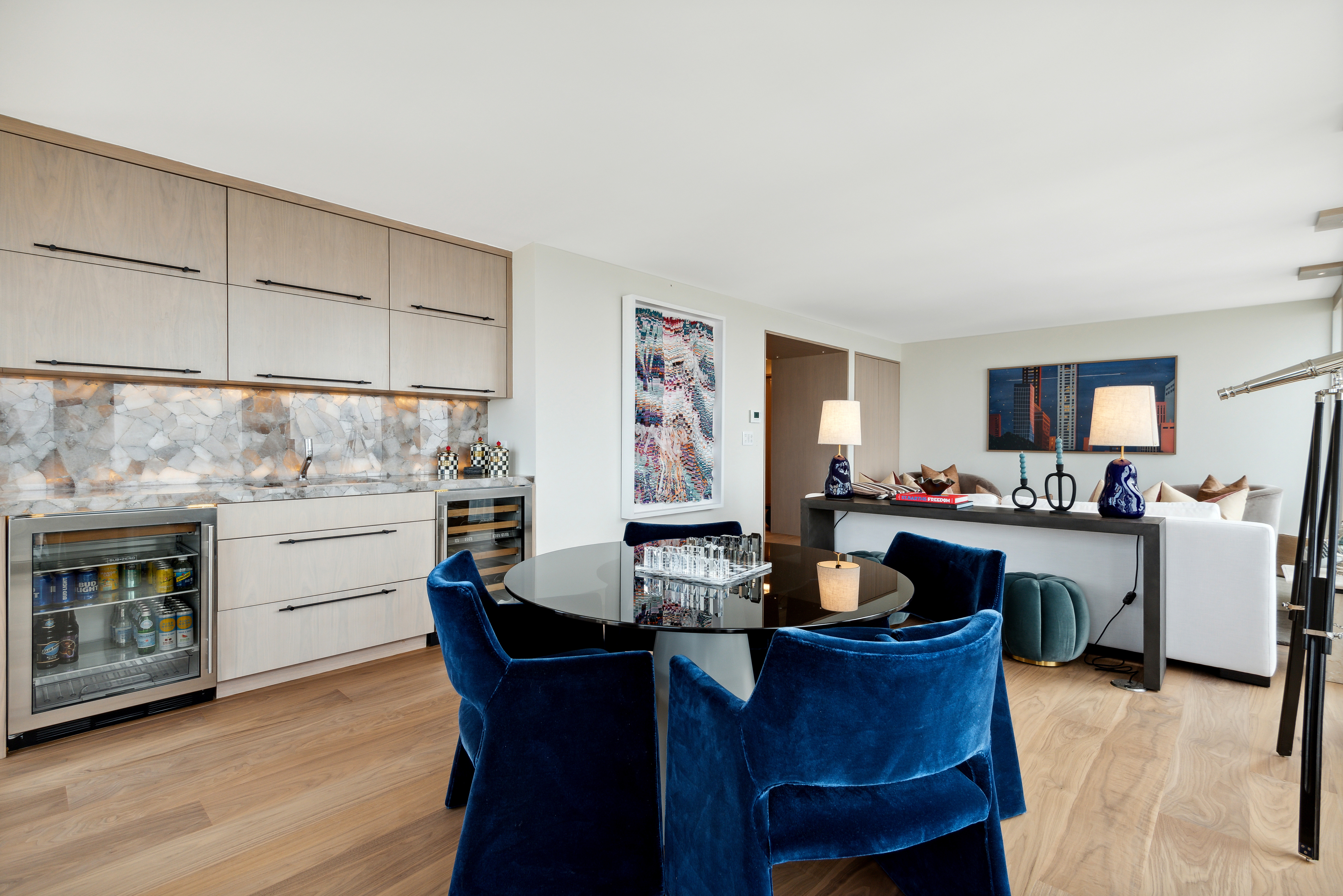  Absolutely Stunning, Penthouse Level Furnished Condo - 物件實景