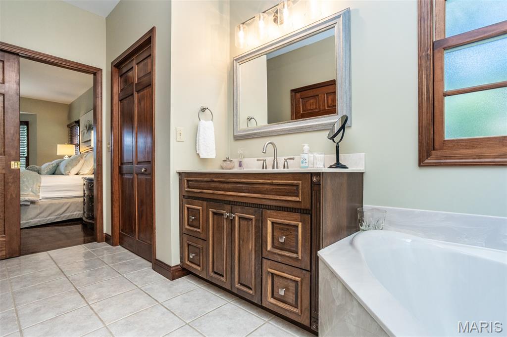 Godfrey, Illinois, 62035, United States, 3 Bedrooms Bedrooms, ,3 BathroomsBathrooms,Residential,For Sale,1940869