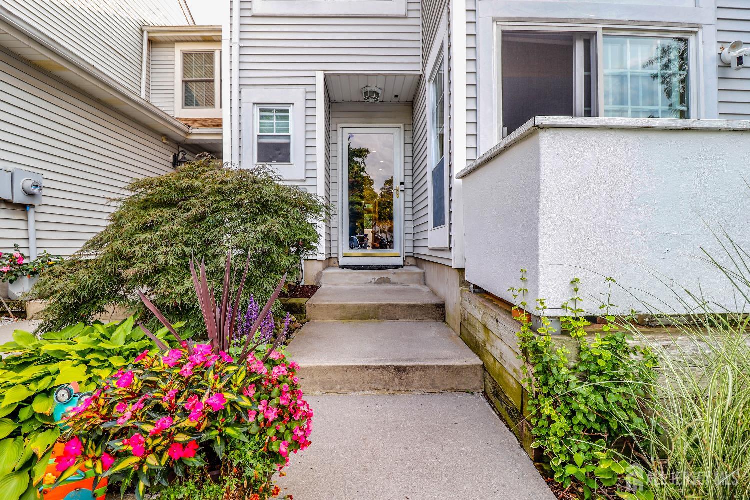 Sayreville, New Jersey, 08859, United States, 2 Bedrooms Bedrooms, ,3 BathroomsBathrooms,Residential,For Sale,1963206