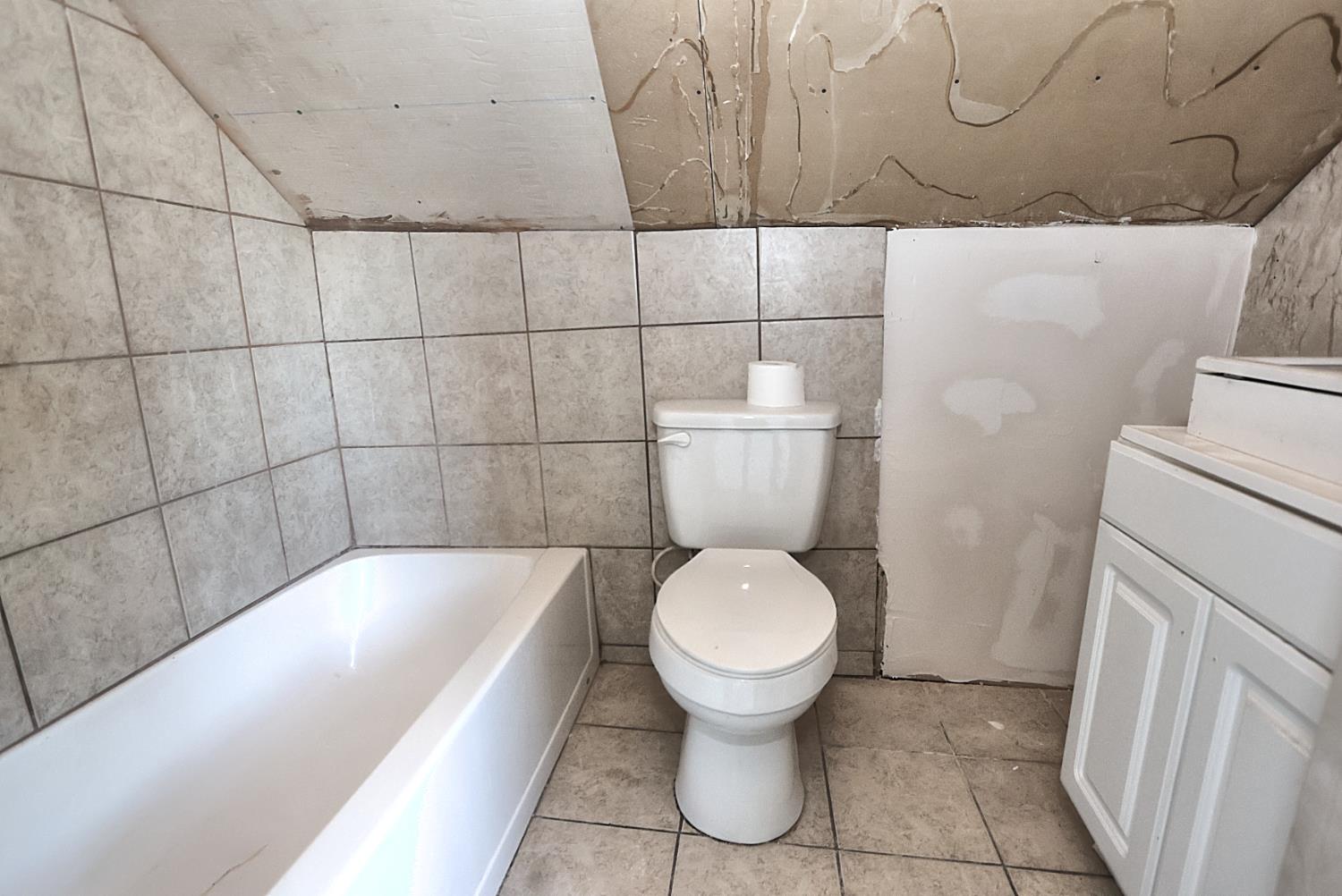 Walnut Grove, California, 95690, United States, 5 Bedrooms Bedrooms, ,3 BathroomsBathrooms,Residential,For Sale,1957042