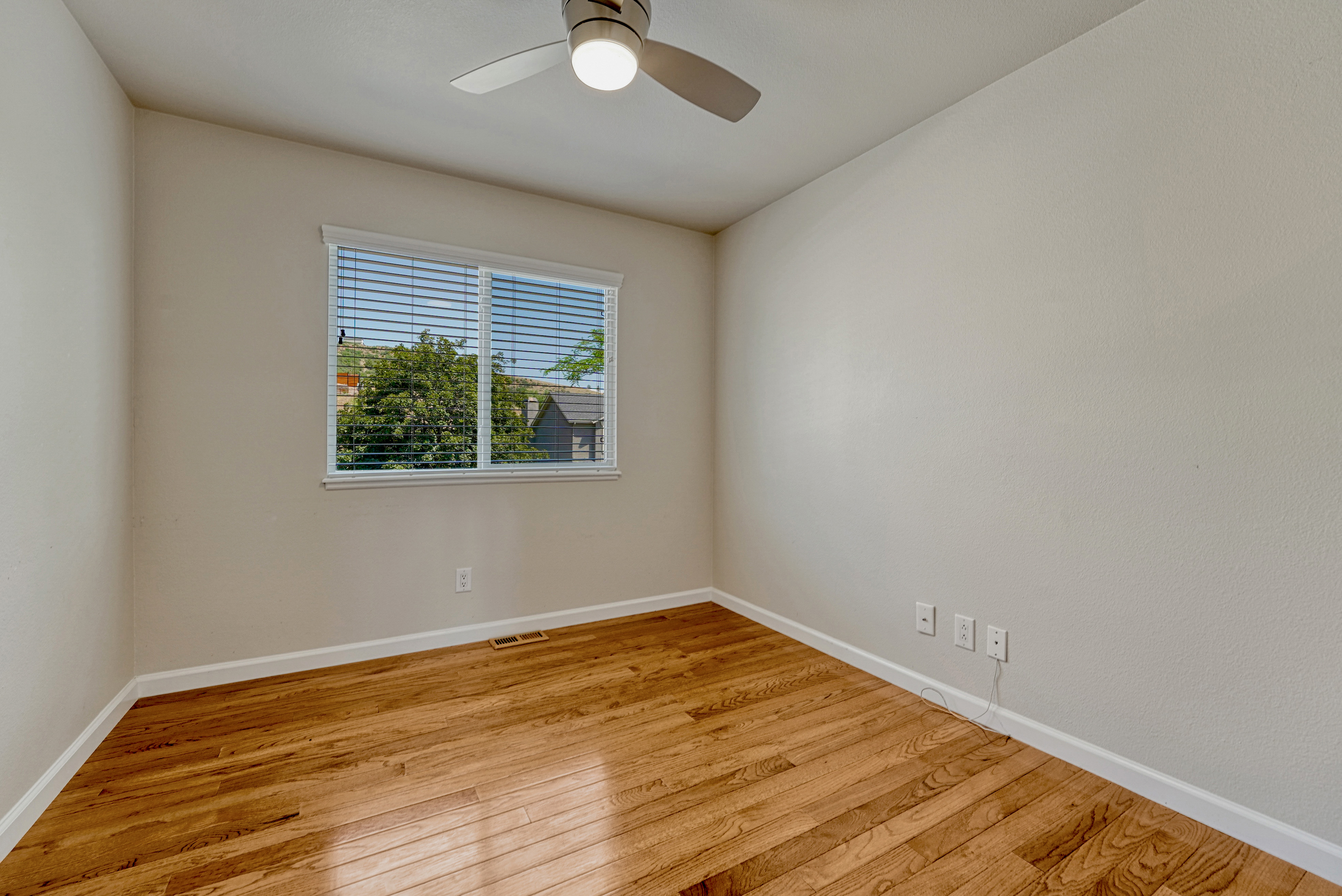  Hardwood Flooring and Mountain Views in 80919 - 物件實景