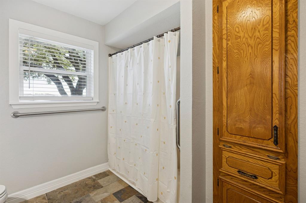 St. Paul, Texas, 75098, United States, 5 Bedrooms Bedrooms, ,3 BathroomsBathrooms,Residential,For Sale,1989242