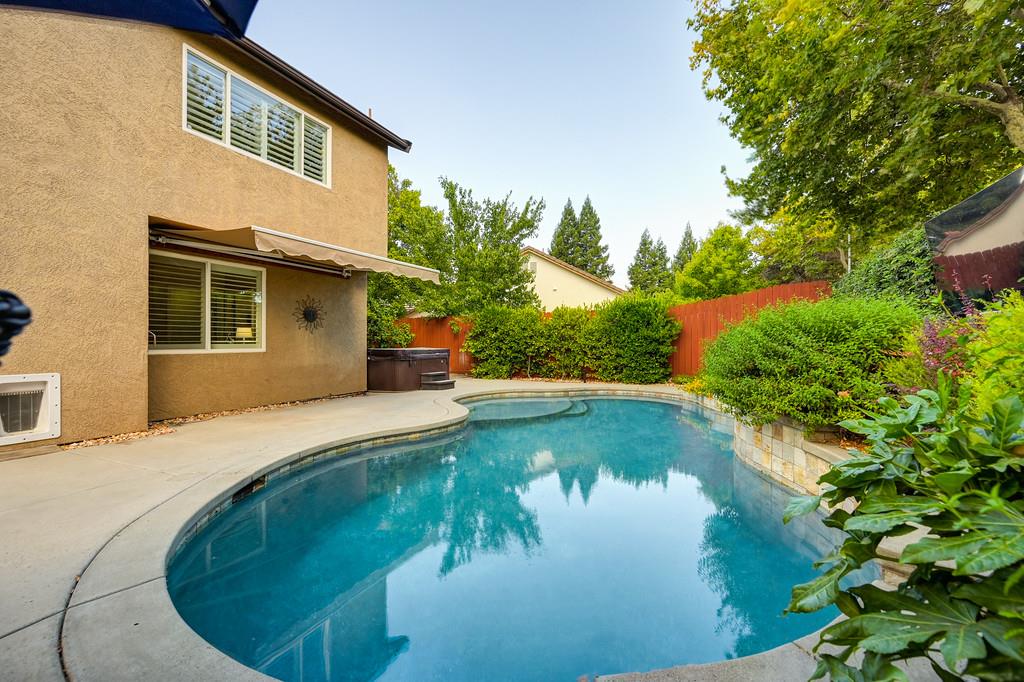 Roseville, California, 95747, United States, 6 Bedrooms Bedrooms, ,4 BathroomsBathrooms,Residential,For Sale,1940337