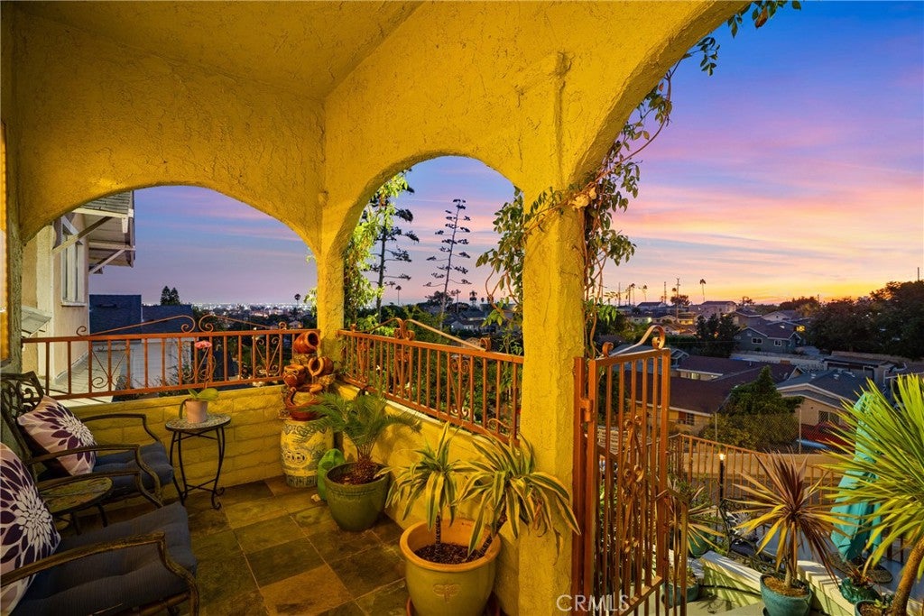 Los Angeles, California, 90063, United States, 3 Bedrooms Bedrooms, ,3 BathroomsBathrooms,Residential,For Sale,1938120
