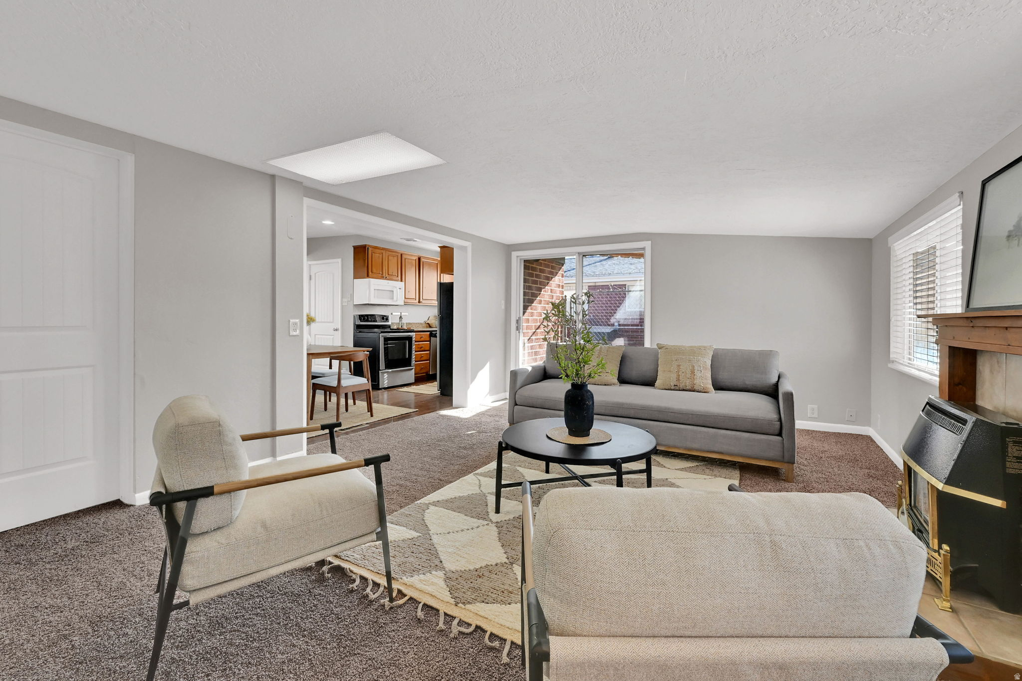 Murray, Utah, 84107, United States, 3 Bedrooms Bedrooms, ,2 BathroomsBathrooms,Residential,For Sale,1999018